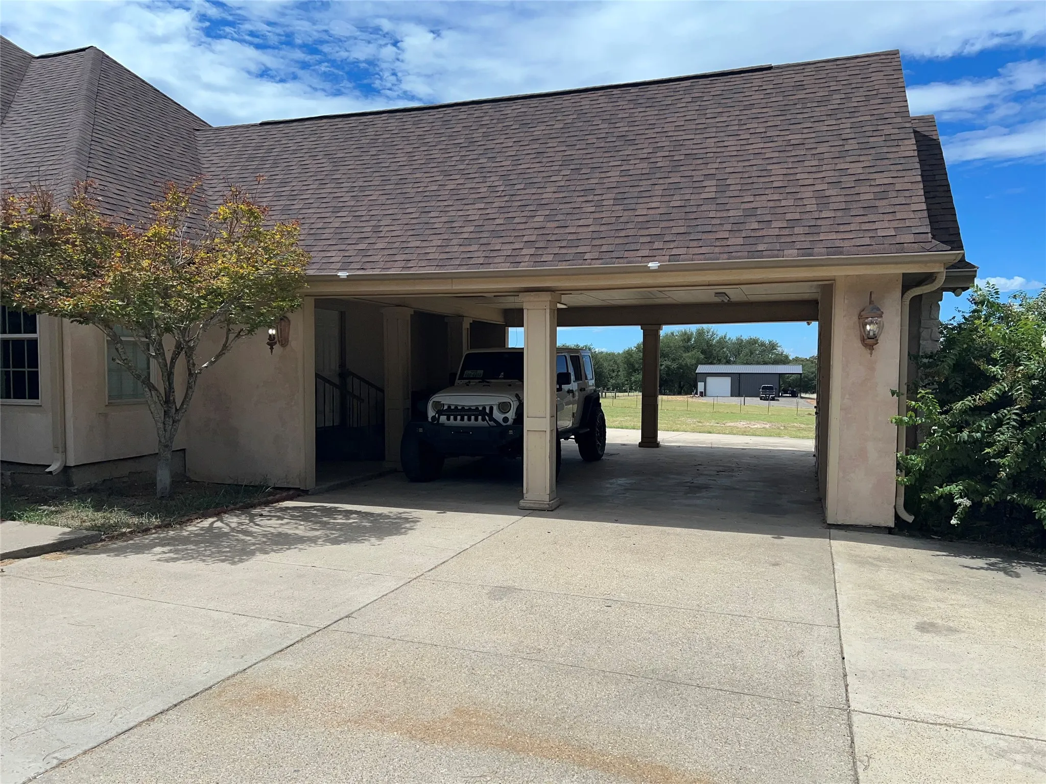 Single Family Residence For Sale in Smith County , 23211 Fm 1995, Lindale, Texas 75771, 3 Bedroom, 3 Bathroom, 2 Garage spaces, 2,618 Sqft, built in 2008, mls#21370570, Real Estate Agent in Lindale, Homes For Sale in Smith county, Homes For Sale in Lindale, Realtor in Lindale Texas, Real Estate Brokerage Independent Realty Texas, Luminita Cordes Realtor