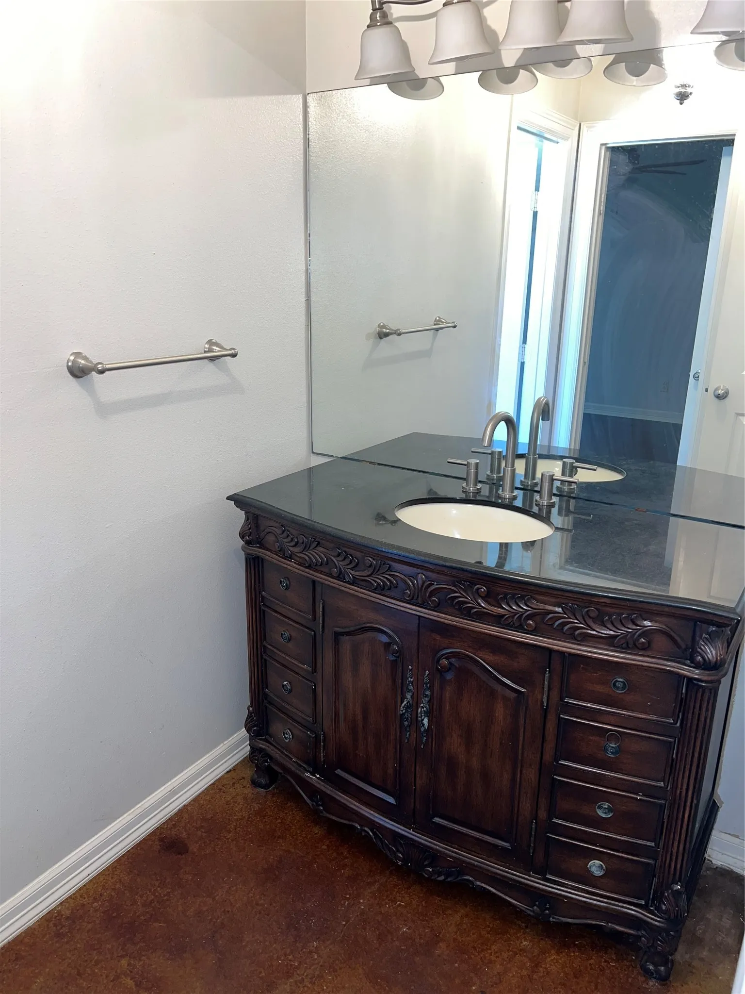 Single Family Residence For Sale in Smith County , 23211 Fm 1995, Lindale, Texas 75771, 3 Bedroom, 3 Bathroom, 2 Garage spaces, 2,618 Sqft, built in 2008, mls#21370570, Real Estate Agent in Lindale, Homes For Sale in Smith county, Homes For Sale in Lindale, Realtor in Lindale Texas, Real Estate Brokerage Independent Realty Texas, Luminita Cordes Realtor