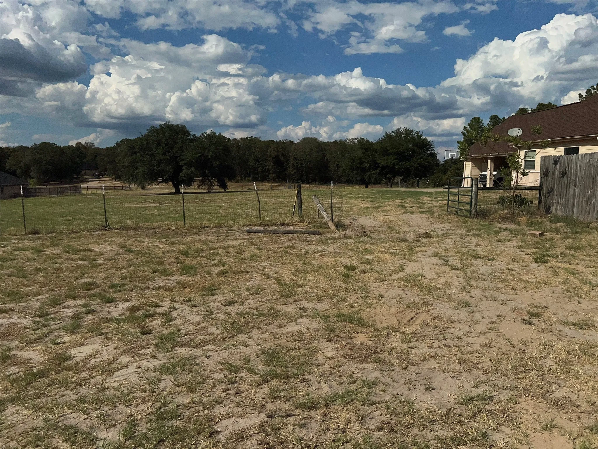 Single Family Residence For Sale in Smith County , 23211 Fm 1995, Lindale, Texas 75771, 3 Bedroom, 3 Bathroom, 2 Garage spaces, 2,618 Sqft, built in 2008, mls#21370570, Real Estate Agent in Lindale, Homes For Sale in Smith county, Homes For Sale in Lindale, Realtor in Lindale Texas, Real Estate Brokerage Independent Realty Texas, Luminita Cordes Realtor