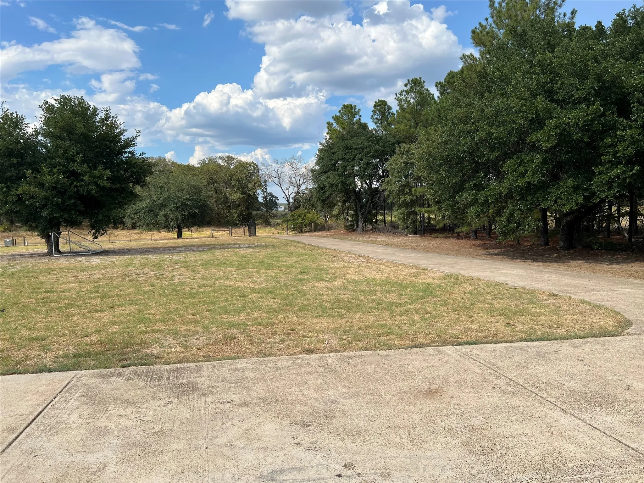 Single Family Residence For Sale in Smith County , 23211 Fm 1995, Lindale, Texas 75771, 3 Bedroom, 3 Bathroom, 2 Garage spaces, 2,618 Sqft, built in 2008, mls#21370570, Real Estate Agent in Lindale, Homes For Sale in Smith county, Homes For Sale in Lindale, Realtor in Lindale Texas, Real Estate Brokerage Independent Realty Texas, Luminita Cordes Realtor