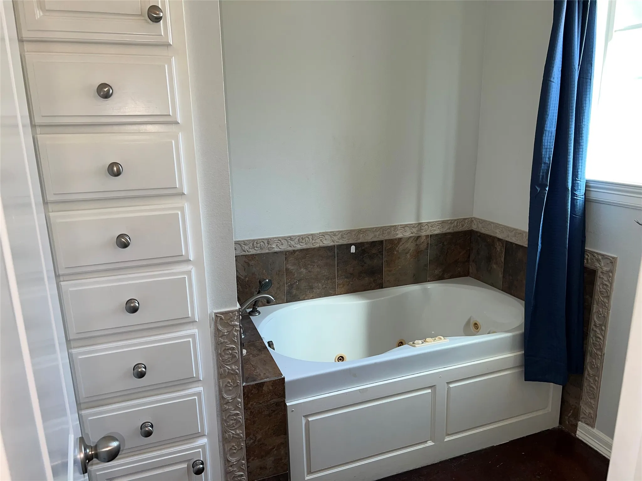 Single Family Residence For Sale in Smith County , 23211 Fm 1995, Lindale, Texas 75771, 3 Bedroom, 3 Bathroom, 2 Garage spaces, 2,618 Sqft, built in 2008, mls#21370570, Real Estate Agent in Lindale, Homes For Sale in Smith county, Homes For Sale in Lindale, Realtor in Lindale Texas, Real Estate Brokerage Independent Realty Texas, Luminita Cordes Realtor