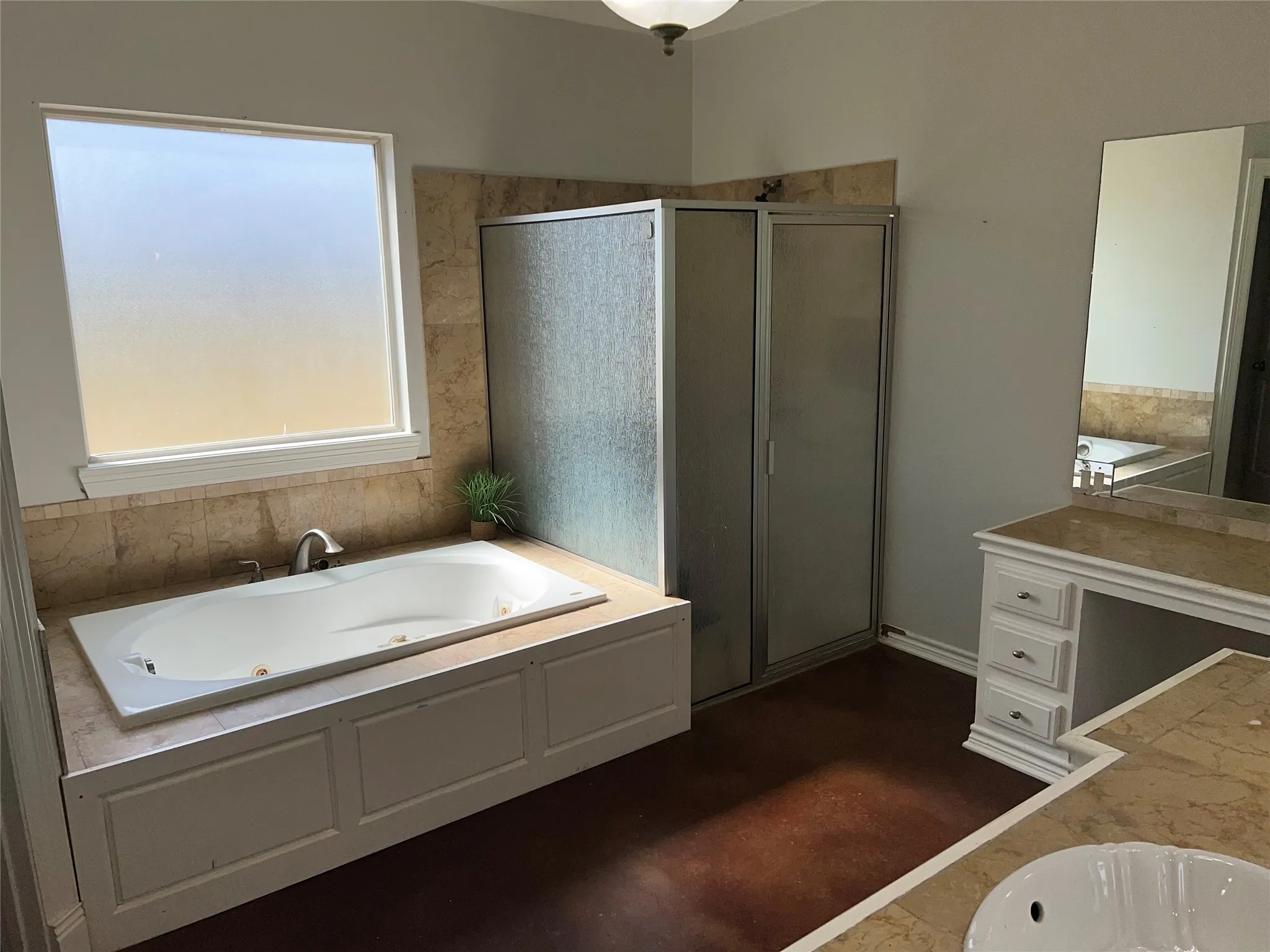 Single Family Residence For Sale in Smith County , 23211 Fm 1995, Lindale, Texas 75771, 3 Bedroom, 3 Bathroom, 2 Garage spaces, 2,618 Sqft, built in 2008, mls#21370570, Real Estate Agent in Lindale, Homes For Sale in Smith county, Homes For Sale in Lindale, Realtor in Lindale Texas, Real Estate Brokerage Independent Realty Texas, Luminita Cordes Realtor