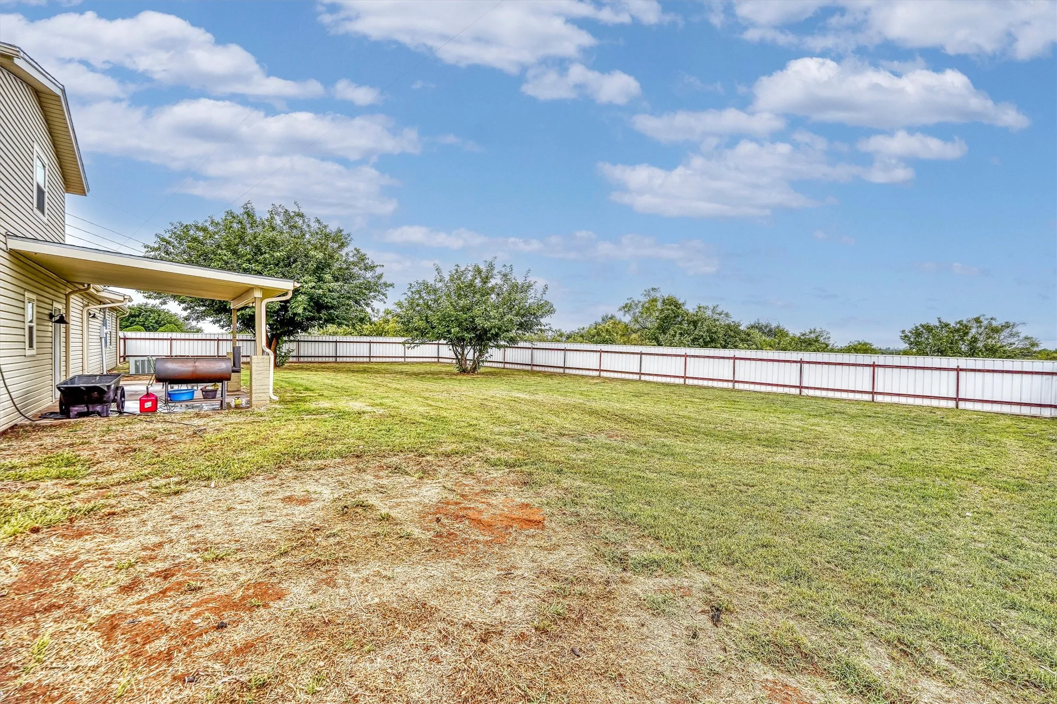 Single Family Residence For Sale in Wilbarger County , 125 Harrison Street, Vernon, Texas 76384, 4 Bedroom, 3 Bathroom, Garage spaces, 2,318 Sqft, built in 1958, mls#21376563, Real Estate Agent in Vernon, Homes For Sale in Wilbarger county, Homes For Sale in Vernon, Realtor in Vernon Texas, Real Estate Brokerage Independent Realty Texas, Luminita Cordes Realtor