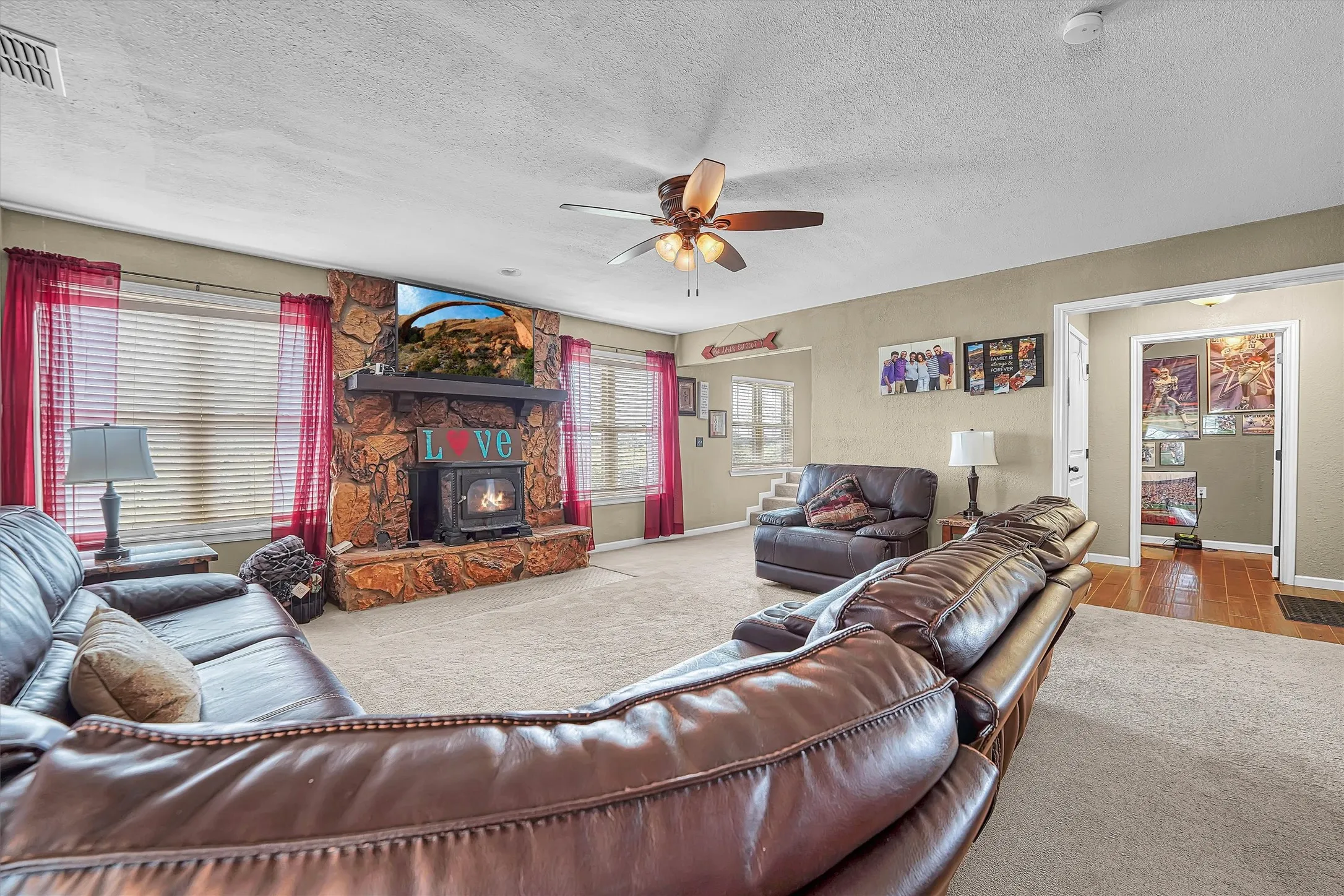 Single Family Residence For Sale in Wilbarger County , 125 Harrison Street, Vernon, Texas 76384, 4 Bedroom, 3 Bathroom, Garage spaces, 2,318 Sqft, built in 1958, mls#21376563, Real Estate Agent in Vernon, Homes For Sale in Wilbarger county, Homes For Sale in Vernon, Realtor in Vernon Texas, Real Estate Brokerage Independent Realty Texas, Luminita Cordes Realtor