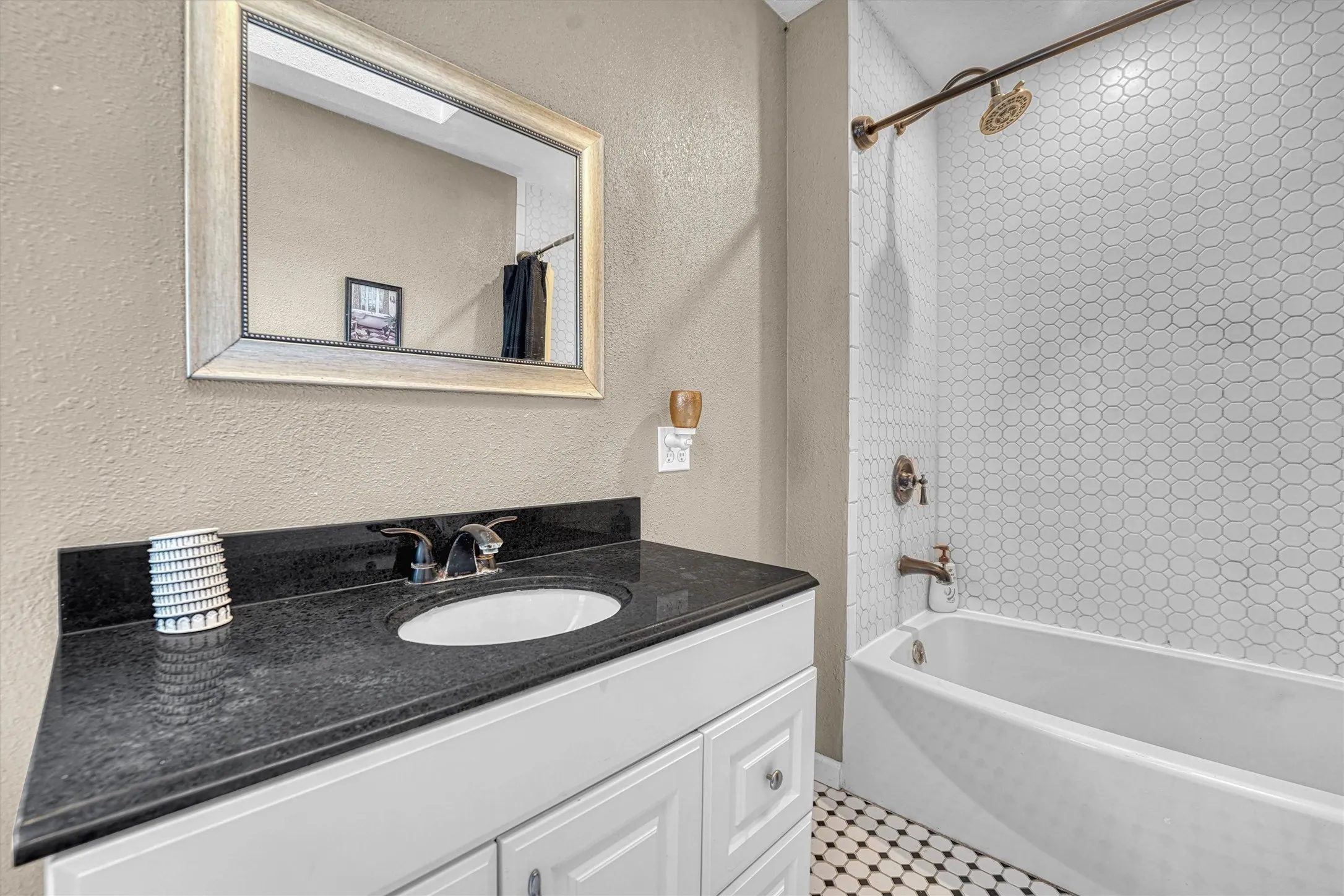 Single Family Residence For Sale in Wilbarger County , 125 Harrison Street, Vernon, Texas 76384, 4 Bedroom, 3 Bathroom, Garage spaces, 2,318 Sqft, built in 1958, mls#21376563, Real Estate Agent in Vernon, Homes For Sale in Wilbarger county, Homes For Sale in Vernon, Realtor in Vernon Texas, Real Estate Brokerage Independent Realty Texas, Luminita Cordes Realtor