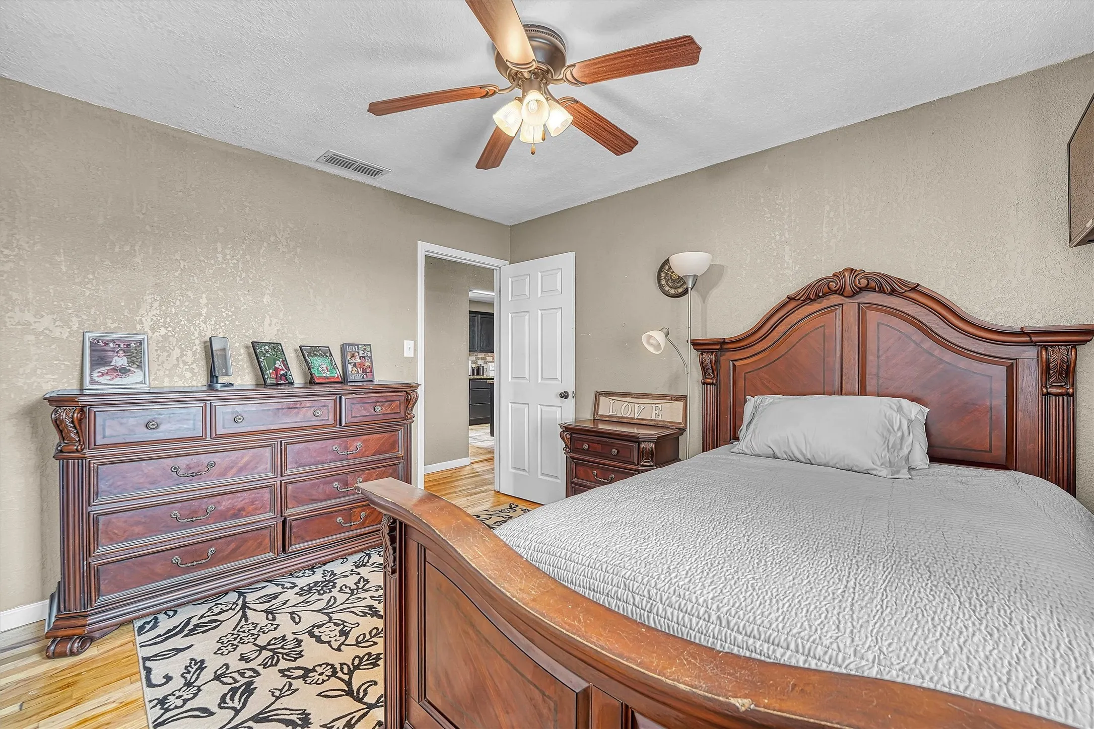 Single Family Residence For Sale in Wilbarger County , 125 Harrison Street, Vernon, Texas 76384, 4 Bedroom, 3 Bathroom, Garage spaces, 2,318 Sqft, built in 1958, mls#21376563, Real Estate Agent in Vernon, Homes For Sale in Wilbarger county, Homes For Sale in Vernon, Realtor in Vernon Texas, Real Estate Brokerage Independent Realty Texas, Luminita Cordes Realtor