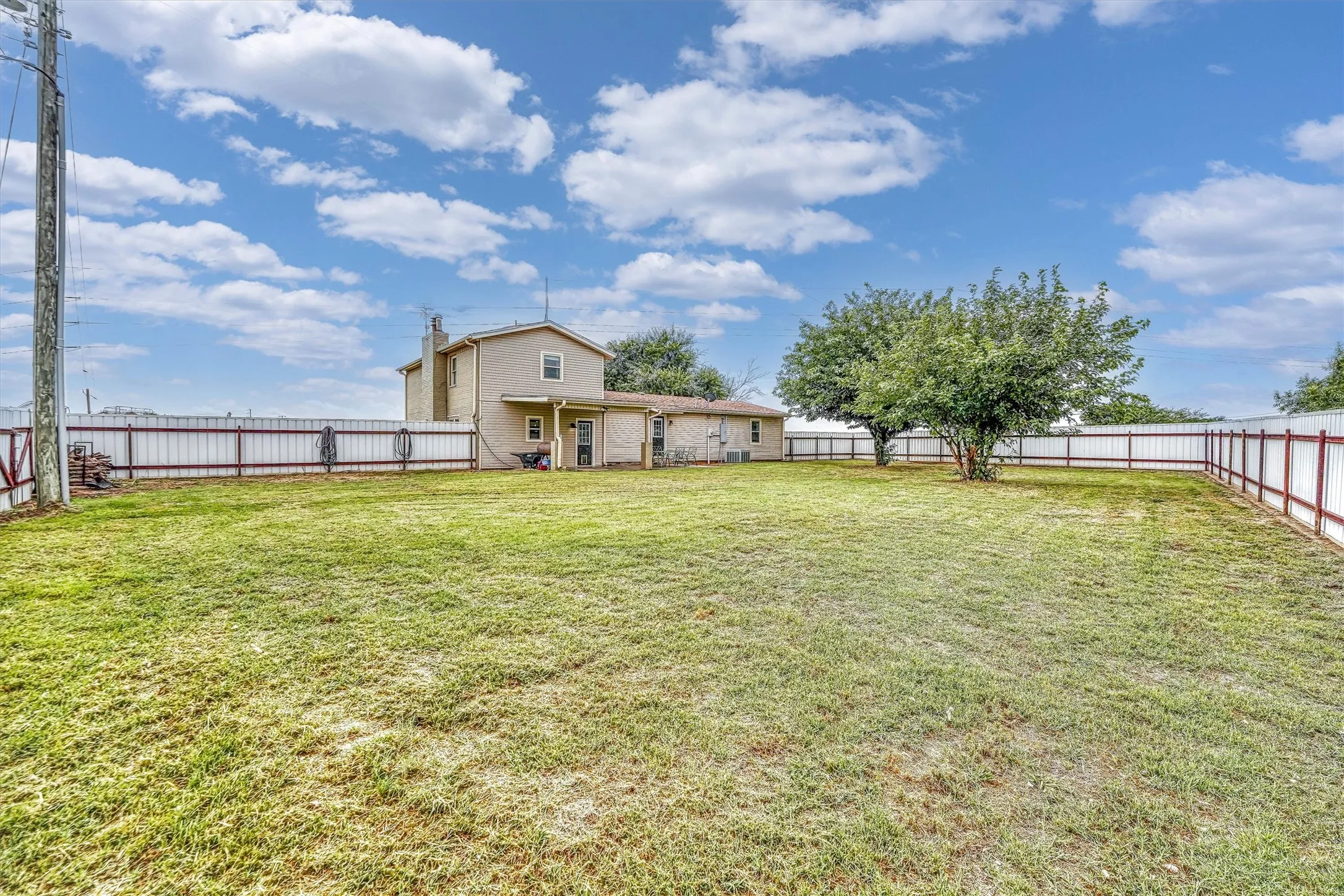 Single Family Residence For Sale in Wilbarger County , 125 Harrison Street, Vernon, Texas 76384, 4 Bedroom, 3 Bathroom, Garage spaces, 2,318 Sqft, built in 1958, mls#21376563, Real Estate Agent in Vernon, Homes For Sale in Wilbarger county, Homes For Sale in Vernon, Realtor in Vernon Texas, Real Estate Brokerage Independent Realty Texas, Luminita Cordes Realtor