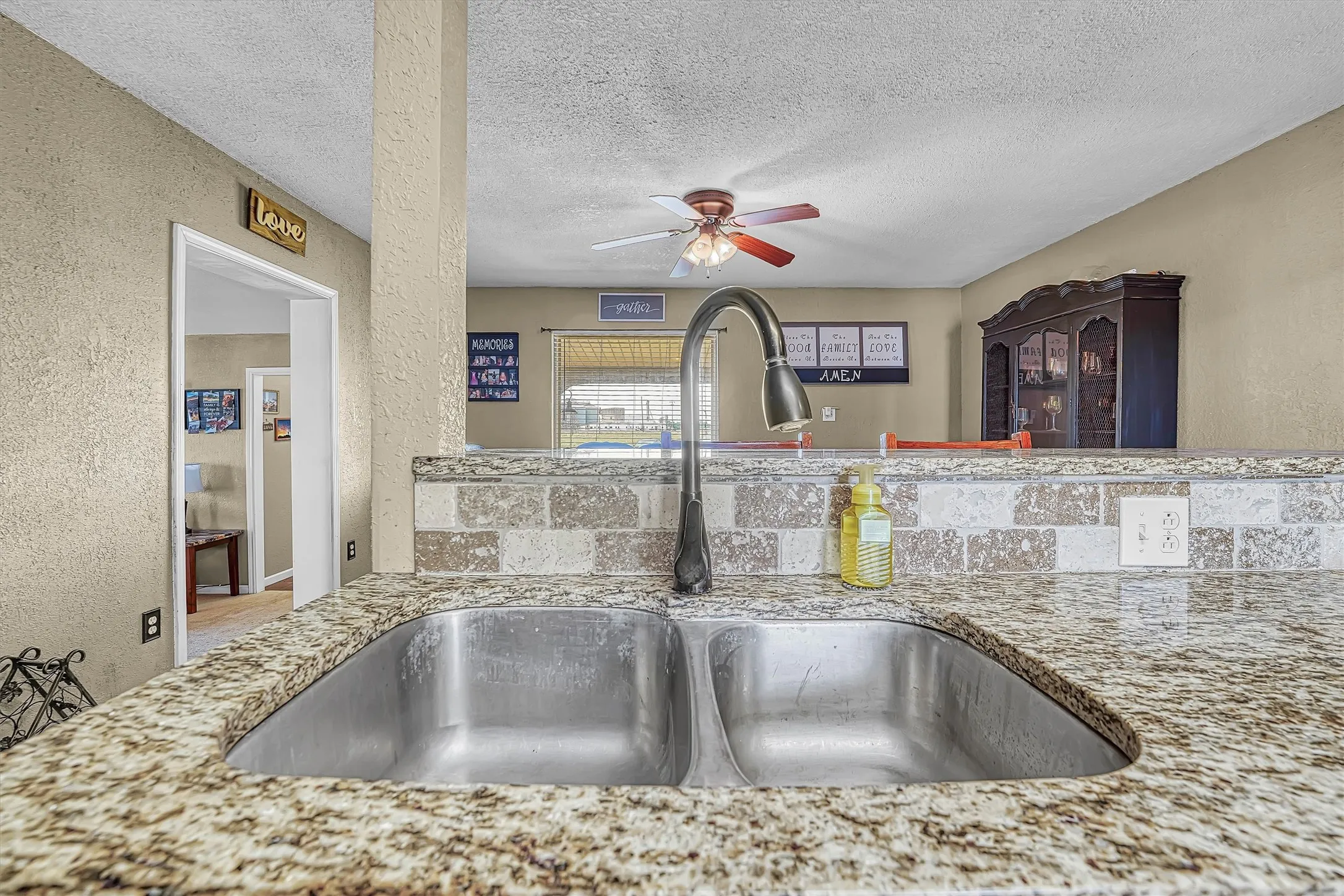 Single Family Residence For Sale in Wilbarger County , 125 Harrison Street, Vernon, Texas 76384, 4 Bedroom, 3 Bathroom, Garage spaces, 2,318 Sqft, built in 1958, mls#21376563, Real Estate Agent in Vernon, Homes For Sale in Wilbarger county, Homes For Sale in Vernon, Realtor in Vernon Texas, Real Estate Brokerage Independent Realty Texas, Luminita Cordes Realtor