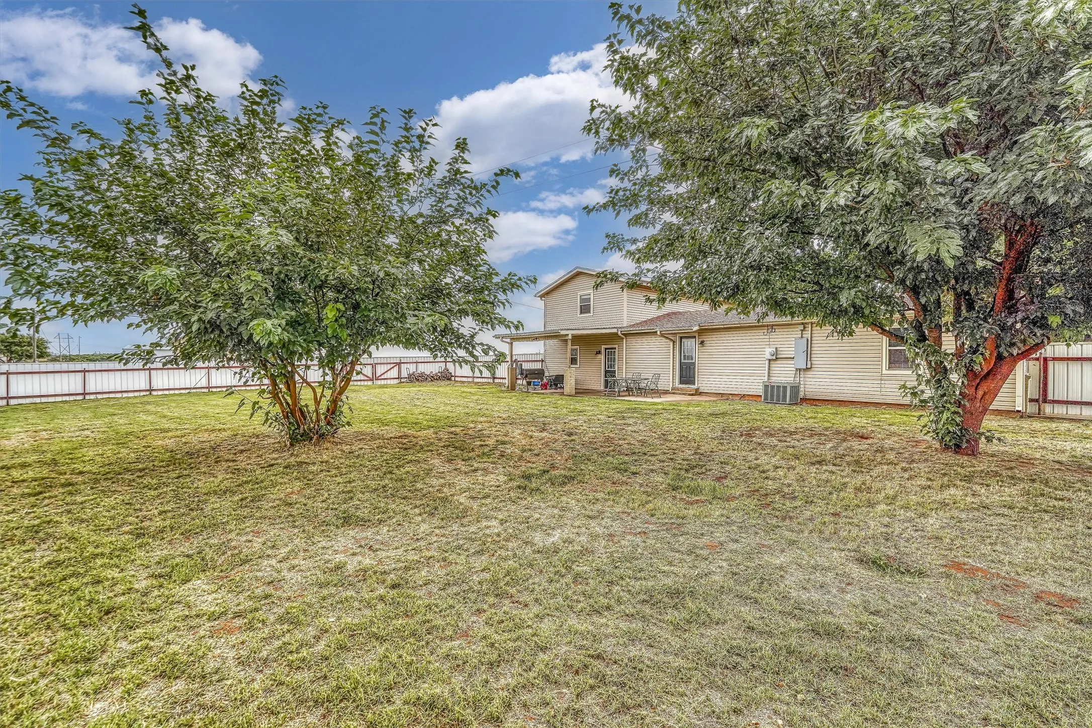 Single Family Residence For Sale in Wilbarger County , 125 Harrison Street, Vernon, Texas 76384, 4 Bedroom, 3 Bathroom, Garage spaces, 2,318 Sqft, built in 1958, mls#21376563, Real Estate Agent in Vernon, Homes For Sale in Wilbarger county, Homes For Sale in Vernon, Realtor in Vernon Texas, Real Estate Brokerage Independent Realty Texas, Luminita Cordes Realtor