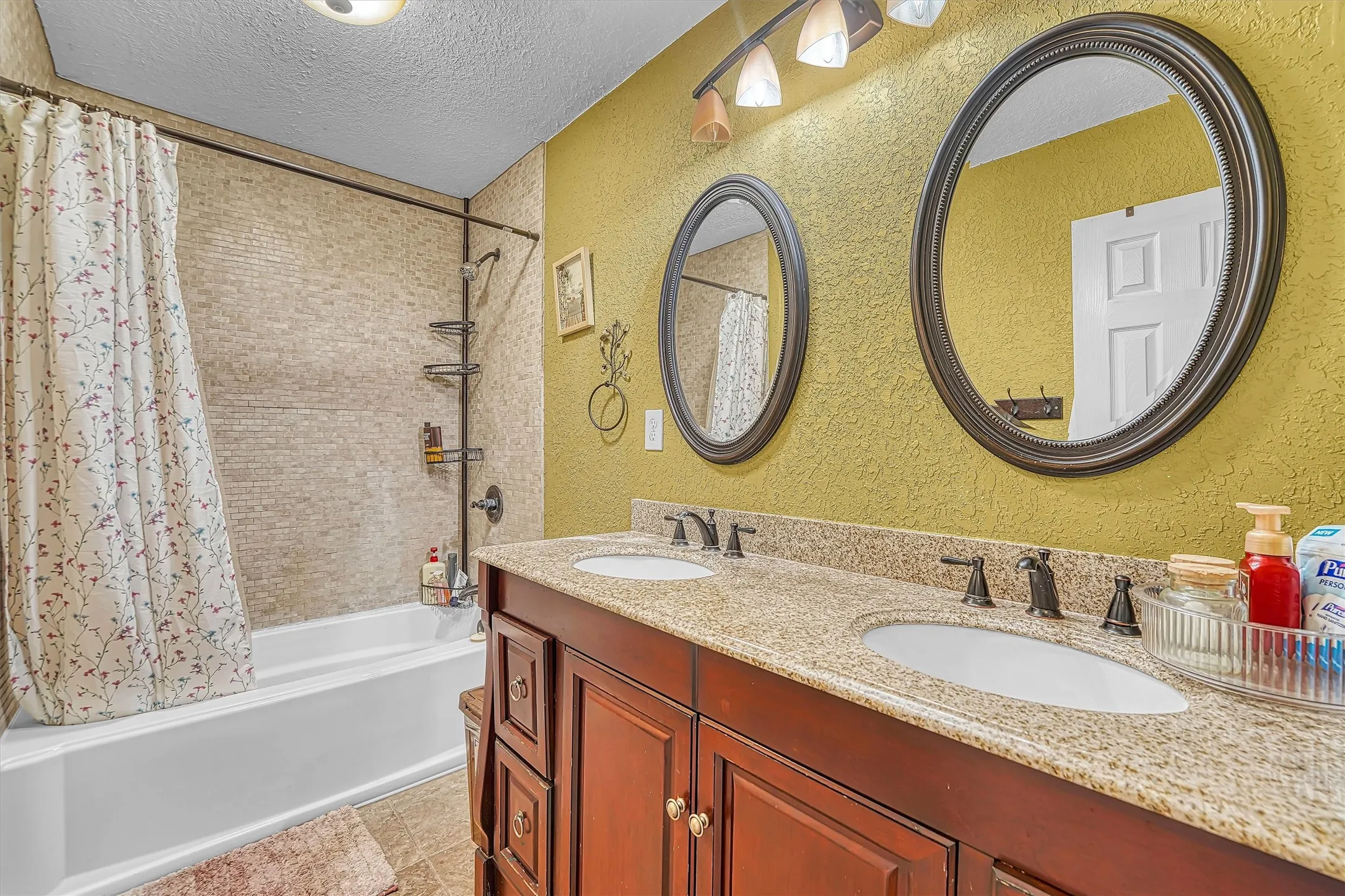 Single Family Residence For Sale in Wilbarger County , 125 Harrison Street, Vernon, Texas 76384, 4 Bedroom, 3 Bathroom, Garage spaces, 2,318 Sqft, built in 1958, mls#21376563, Real Estate Agent in Vernon, Homes For Sale in Wilbarger county, Homes For Sale in Vernon, Realtor in Vernon Texas, Real Estate Brokerage Independent Realty Texas, Luminita Cordes Realtor
