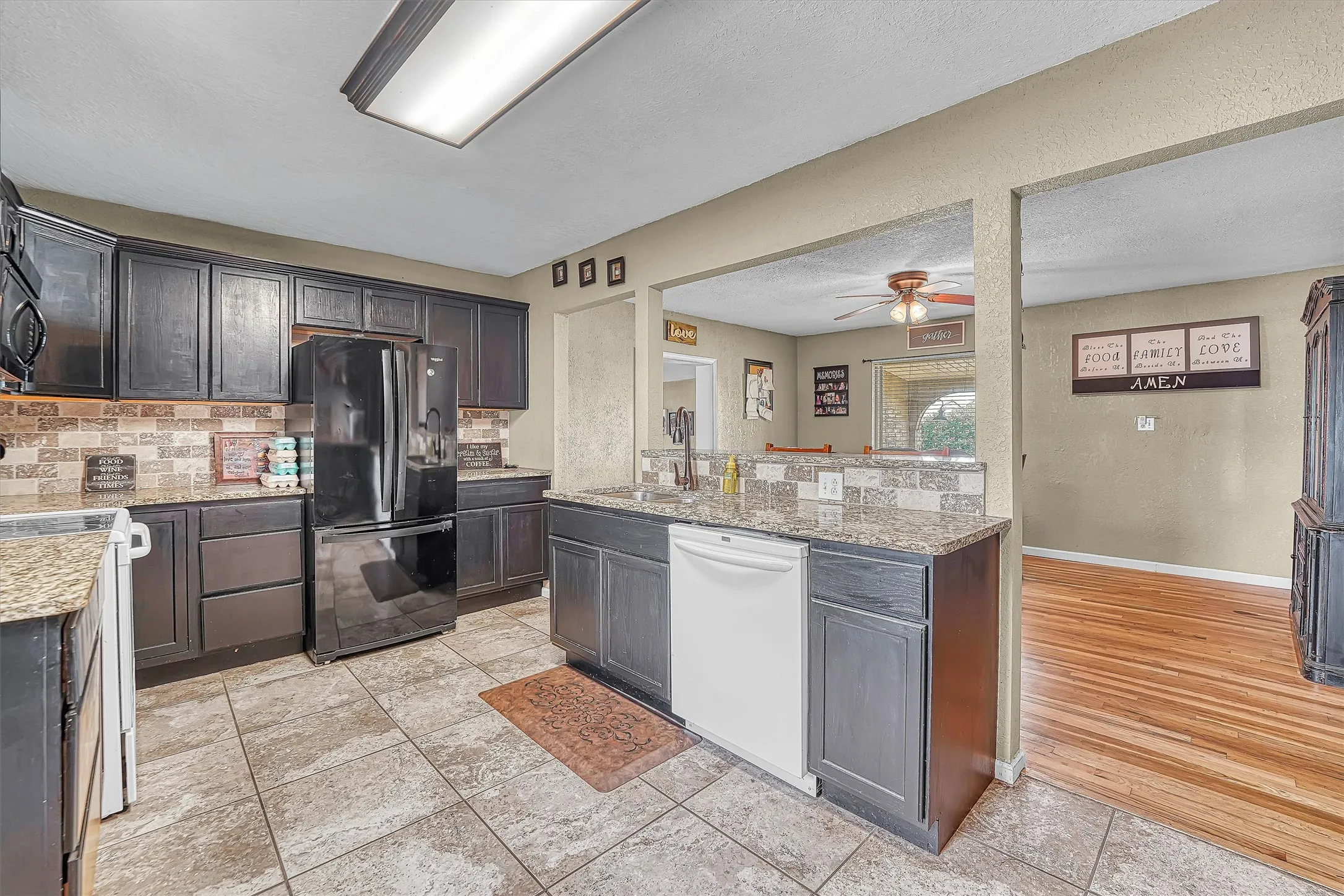 Single Family Residence For Sale in Wilbarger County , 125 Harrison Street, Vernon, Texas 76384, 4 Bedroom, 3 Bathroom, Garage spaces, 2,318 Sqft, built in 1958, mls#21376563, Real Estate Agent in Vernon, Homes For Sale in Wilbarger county, Homes For Sale in Vernon, Realtor in Vernon Texas, Real Estate Brokerage Independent Realty Texas, Luminita Cordes Realtor