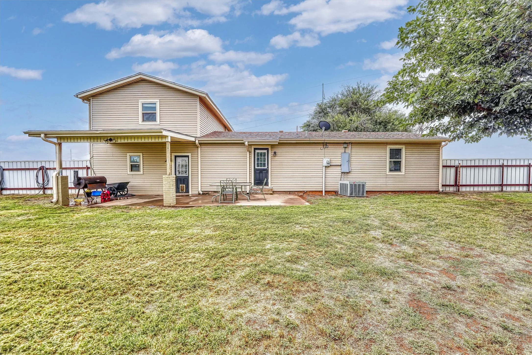 Single Family Residence For Sale in Wilbarger County , 125 Harrison Street, Vernon, Texas 76384, 4 Bedroom, 3 Bathroom, Garage spaces, 2,318 Sqft, built in 1958, mls#21376563, Real Estate Agent in Vernon, Homes For Sale in Wilbarger county, Homes For Sale in Vernon, Realtor in Vernon Texas, Real Estate Brokerage Independent Realty Texas, Luminita Cordes Realtor