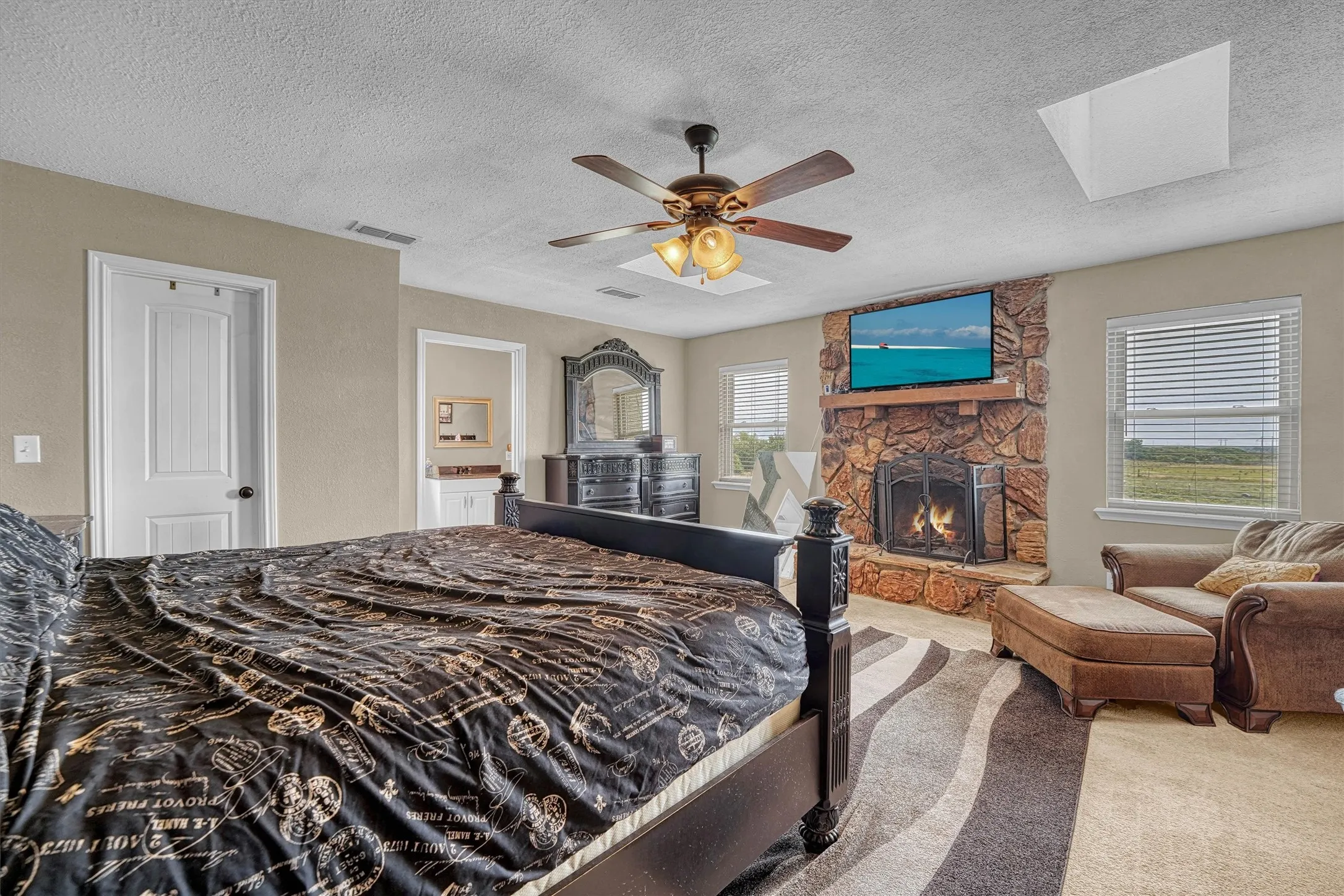 Single Family Residence For Sale in Wilbarger County , 125 Harrison Street, Vernon, Texas 76384, 4 Bedroom, 3 Bathroom, Garage spaces, 2,318 Sqft, built in 1958, mls#21376563, Real Estate Agent in Vernon, Homes For Sale in Wilbarger county, Homes For Sale in Vernon, Realtor in Vernon Texas, Real Estate Brokerage Independent Realty Texas, Luminita Cordes Realtor