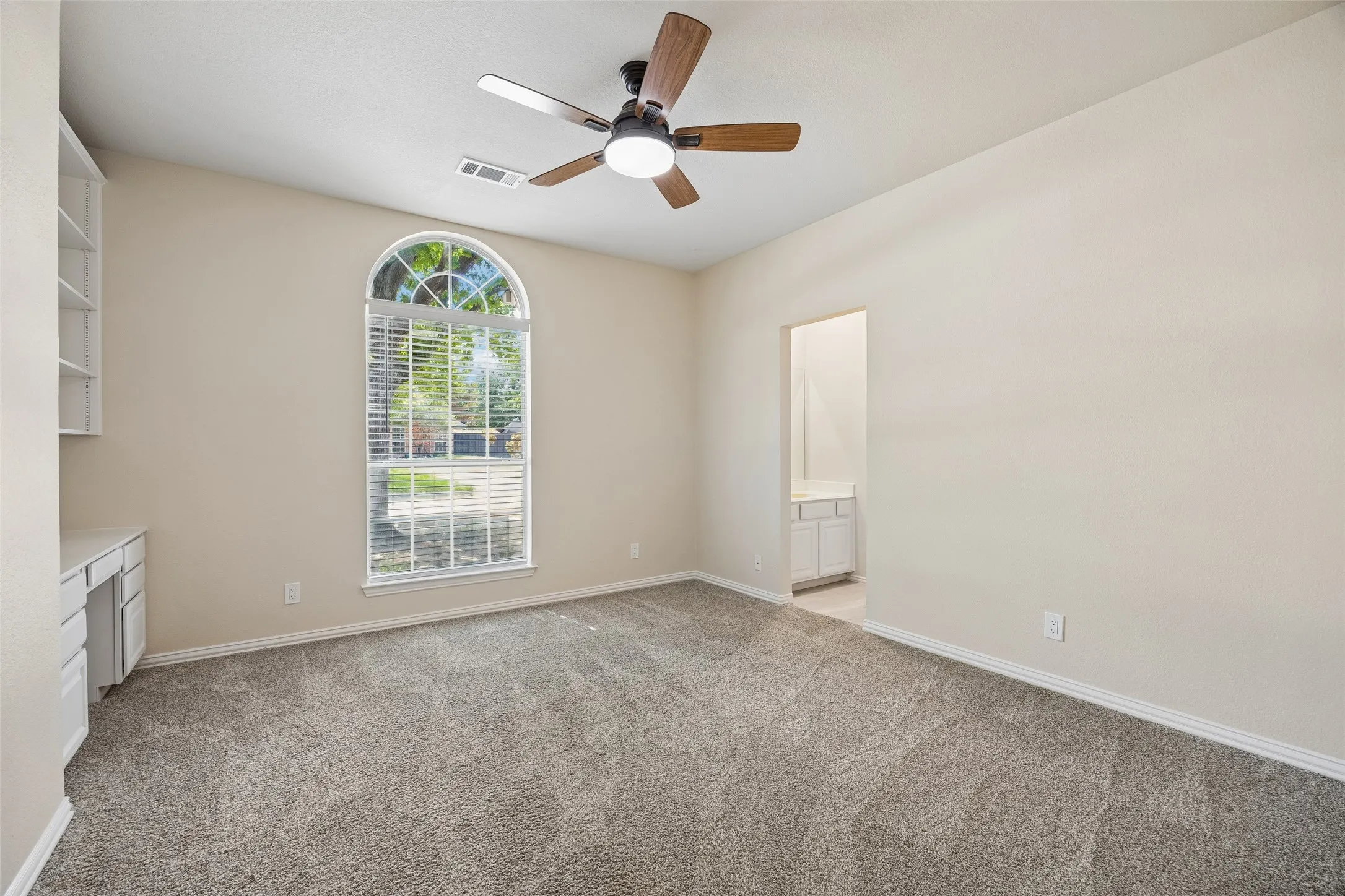 Single Family Residence For Sale in Collin County , 2824 Meadowside Drive, Mc Kinney, Texas 75071, 3 Bedroom, 3 Bathroom, 3 Garage spaces, 2,407 Sqft, built in 1992, mls#21373517, Real Estate Agent in Mc Kinney, Homes For Sale in Collin county, Homes For Sale in Mc Kinney, Realtor in Mc Kinney Texas, Real Estate Brokerage Independent Realty Texas, Luminita Cordes Realtor