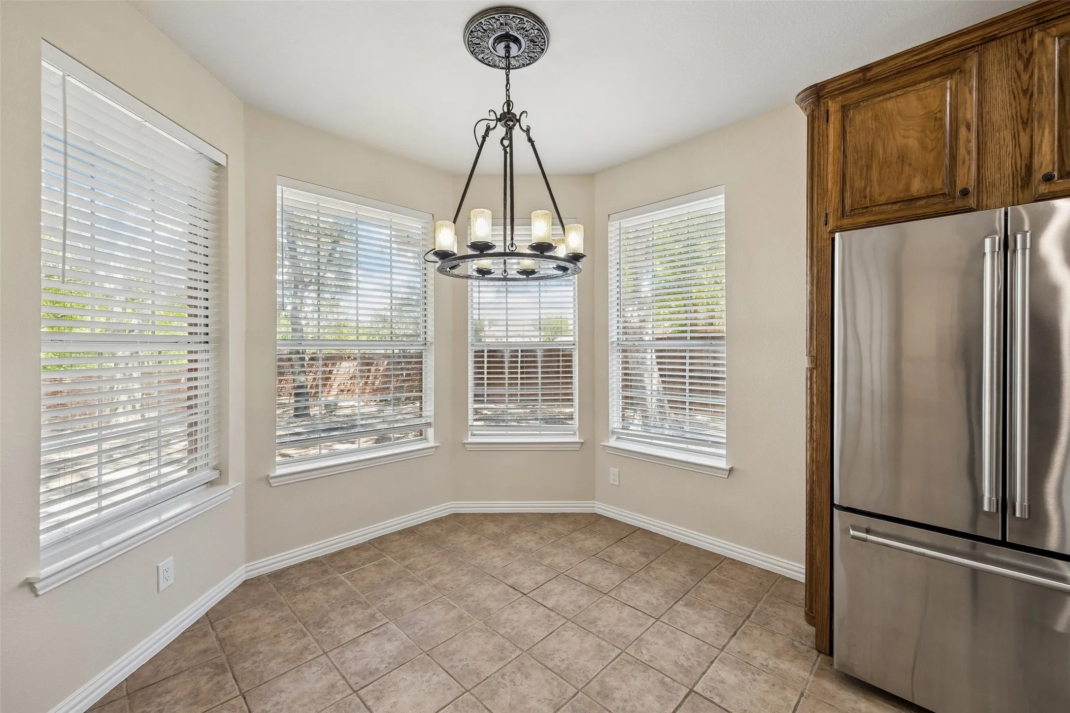 Single Family Residence For Sale in Collin County , 2824 Meadowside Drive, Mc Kinney, Texas 75071, 3 Bedroom, 3 Bathroom, 3 Garage spaces, 2,407 Sqft, built in 1992, mls#21373517, Real Estate Agent in Mc Kinney, Homes For Sale in Collin county, Homes For Sale in Mc Kinney, Realtor in Mc Kinney Texas, Real Estate Brokerage Independent Realty Texas, Luminita Cordes Realtor