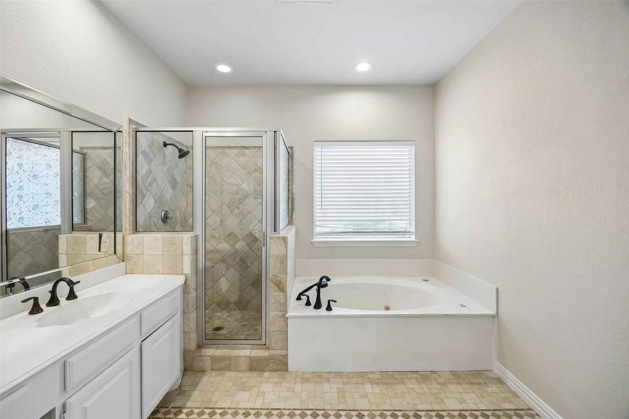 Single Family Residence For Sale in Collin County , 2824 Meadowside Drive, Mc Kinney, Texas 75071, 3 Bedroom, 3 Bathroom, 3 Garage spaces, 2,407 Sqft, built in 1992, mls#21373517, Real Estate Agent in Mc Kinney, Homes For Sale in Collin county, Homes For Sale in Mc Kinney, Realtor in Mc Kinney Texas, Real Estate Brokerage Independent Realty Texas, Luminita Cordes Realtor