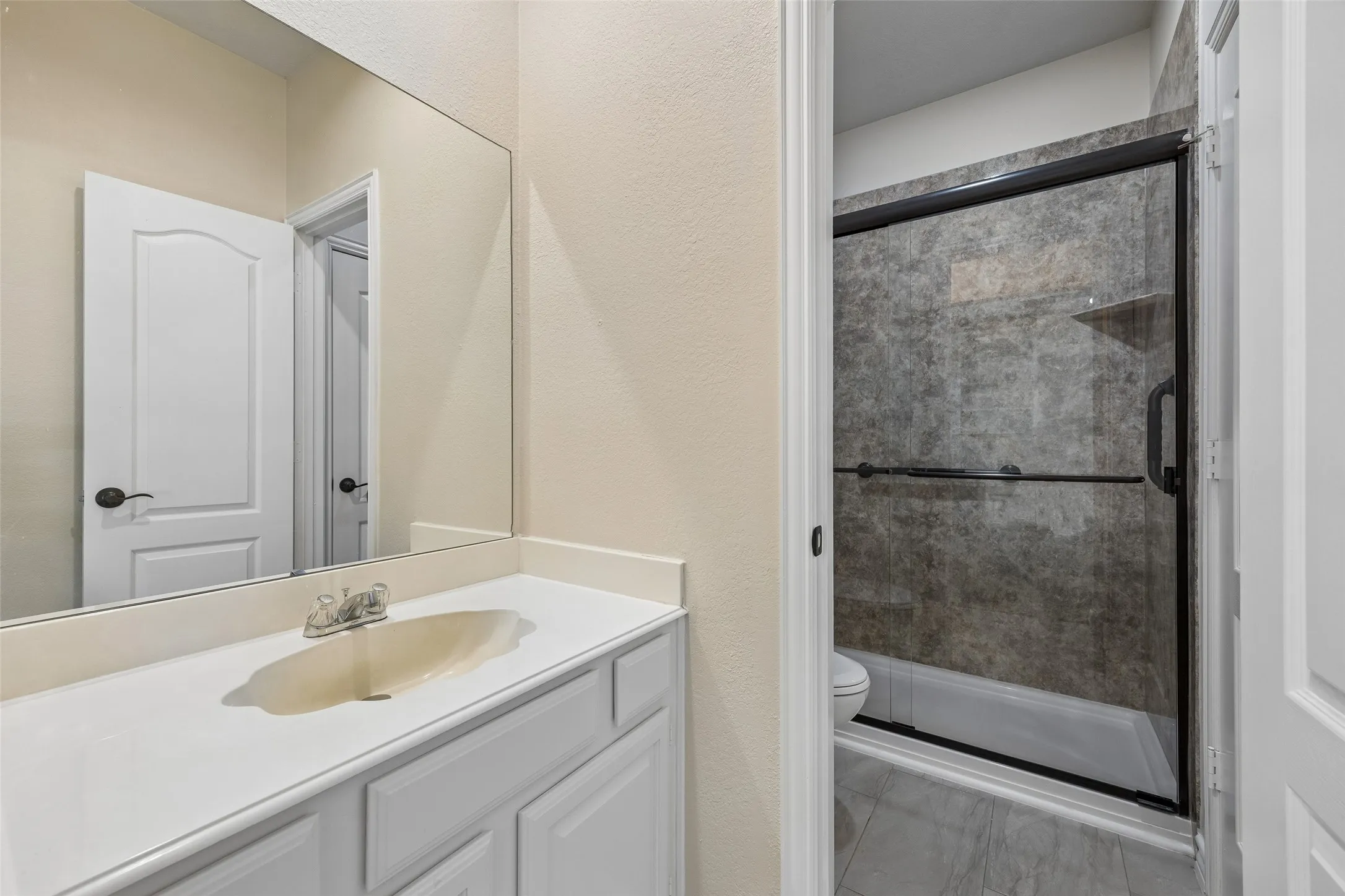 Single Family Residence For Sale in Collin County , 2824 Meadowside Drive, Mc Kinney, Texas 75071, 3 Bedroom, 3 Bathroom, 3 Garage spaces, 2,407 Sqft, built in 1992, mls#21373517, Real Estate Agent in Mc Kinney, Homes For Sale in Collin county, Homes For Sale in Mc Kinney, Realtor in Mc Kinney Texas, Real Estate Brokerage Independent Realty Texas, Luminita Cordes Realtor