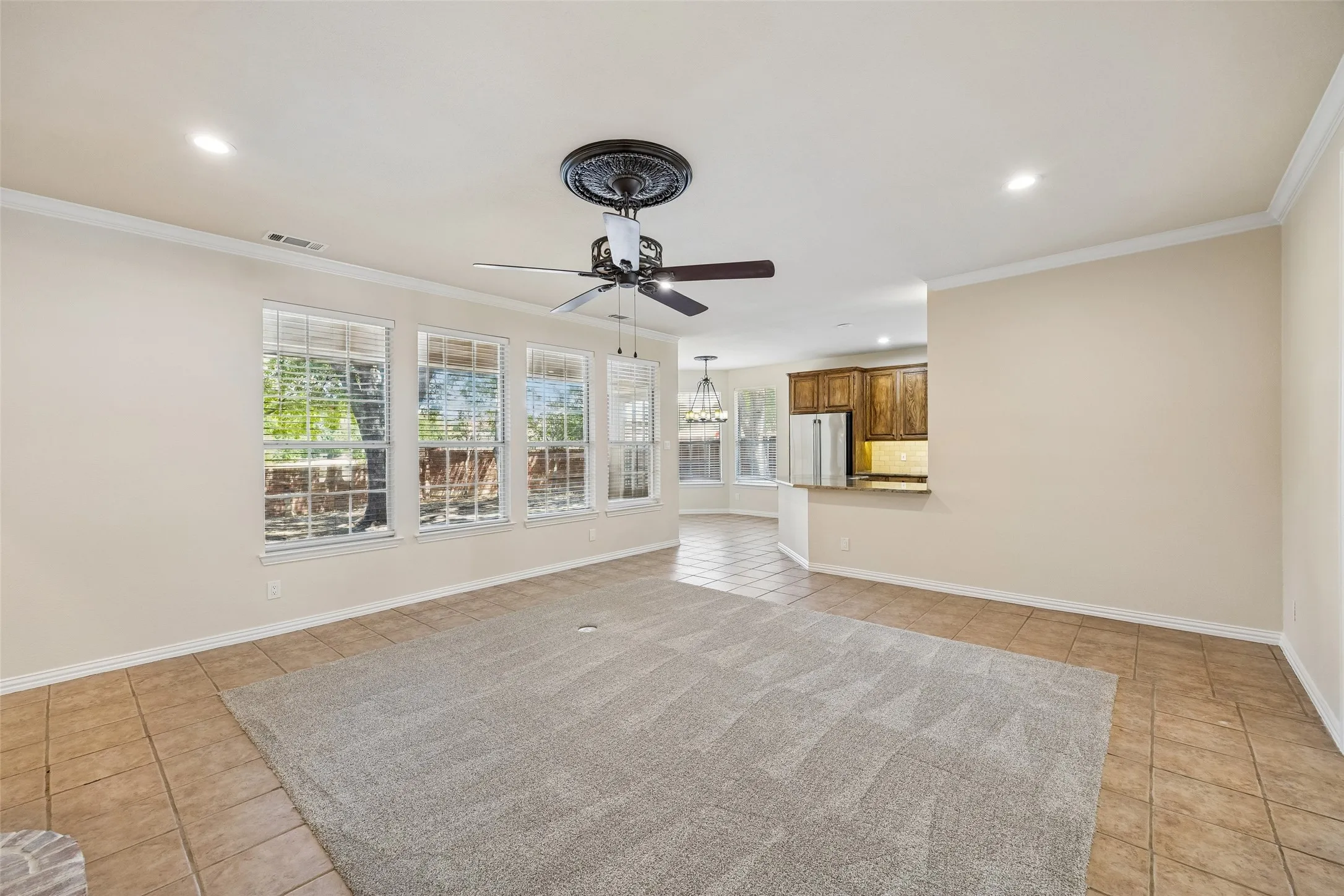 Single Family Residence For Sale in Collin County , 2824 Meadowside Drive, Mc Kinney, Texas 75071, 3 Bedroom, 3 Bathroom, 3 Garage spaces, 2,407 Sqft, built in 1992, mls#21373517, Real Estate Agent in Mc Kinney, Homes For Sale in Collin county, Homes For Sale in Mc Kinney, Realtor in Mc Kinney Texas, Real Estate Brokerage Independent Realty Texas, Luminita Cordes Realtor