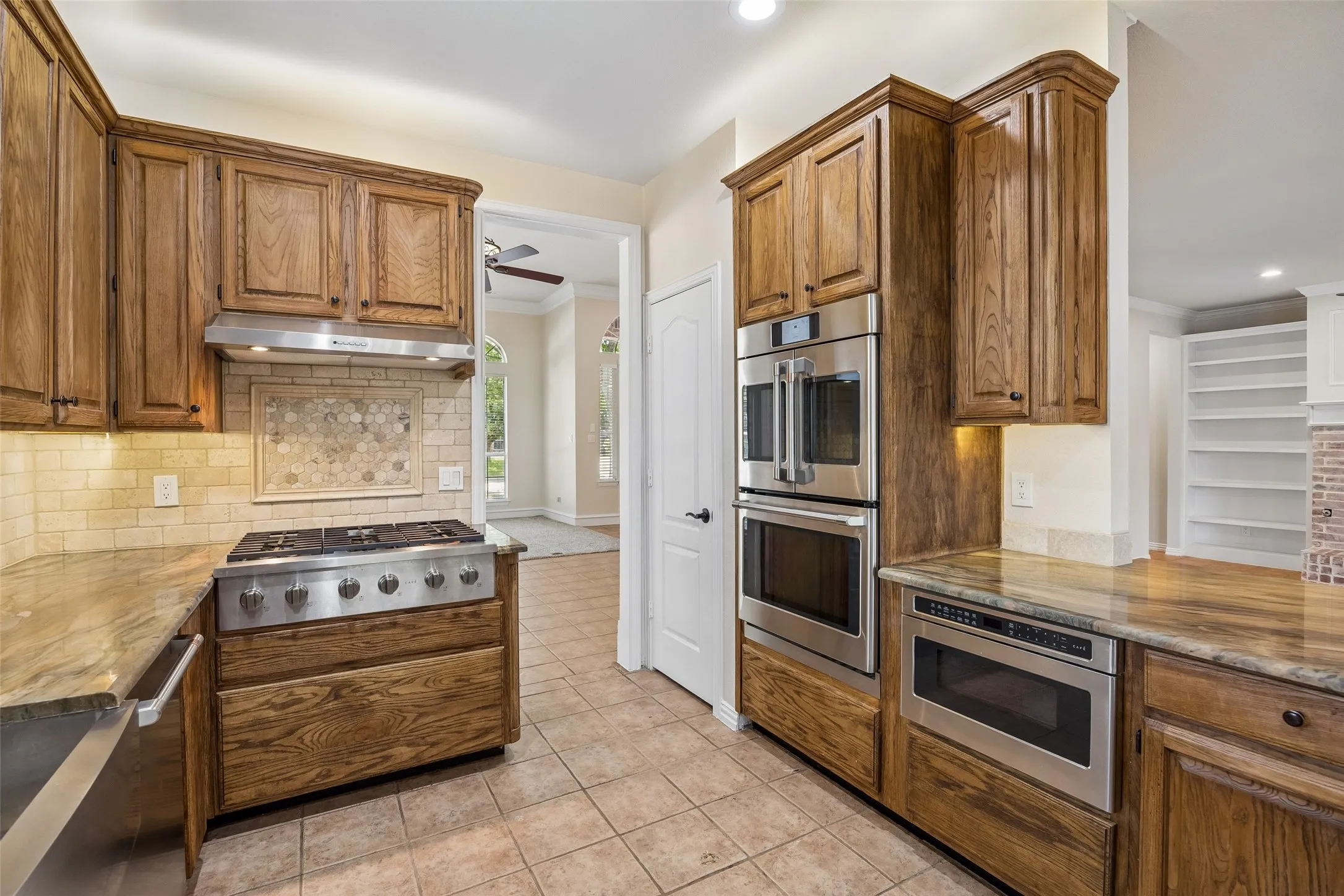 Single Family Residence For Sale in Collin County , 2824 Meadowside Drive, Mc Kinney, Texas 75071, 3 Bedroom, 3 Bathroom, 3 Garage spaces, 2,407 Sqft, built in 1992, mls#21373517, Real Estate Agent in Mc Kinney, Homes For Sale in Collin county, Homes For Sale in Mc Kinney, Realtor in Mc Kinney Texas, Real Estate Brokerage Independent Realty Texas, Luminita Cordes Realtor