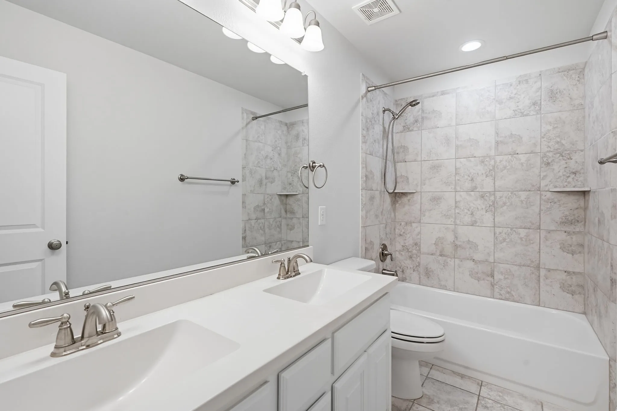 Single Family Residence For Sale in Denton County , 1529 8th Street, Argyle, Texas 76226, 3 Bedroom, 3 Bathroom, 2 Garage spaces, 2,296 Sqft, built in 2015, mls#21374317, Real Estate Agent in Argyle, Homes For Sale in Denton county, Homes For Sale in Argyle, Realtor in Argyle Texas, Real Estate Brokerage Independent Realty Texas, Luminita Cordes Realtor