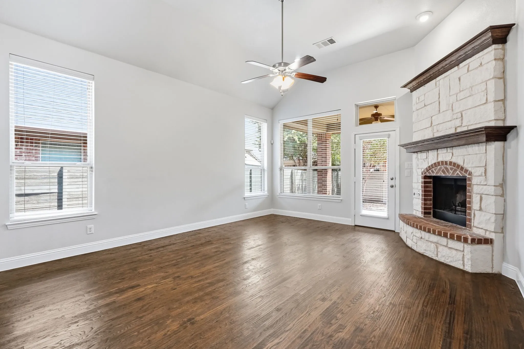 Single Family Residence For Sale in Denton County , 1529 8th Street, Argyle, Texas 76226, 3 Bedroom, 3 Bathroom, 2 Garage spaces, 2,296 Sqft, built in 2015, mls#21374317, Real Estate Agent in Argyle, Homes For Sale in Denton county, Homes For Sale in Argyle, Realtor in Argyle Texas, Real Estate Brokerage Independent Realty Texas, Luminita Cordes Realtor