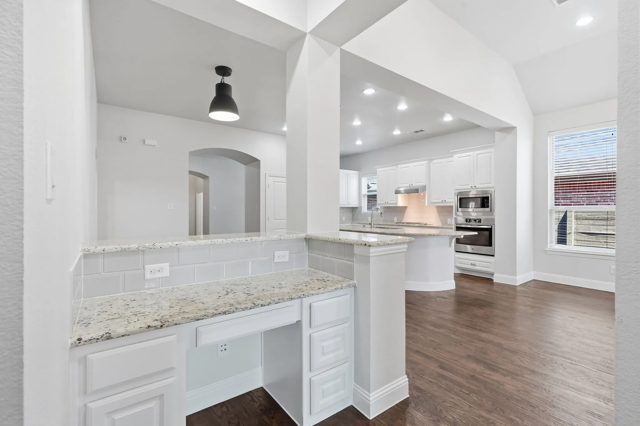 Single Family Residence For Sale in Denton County , 1529 8th Street, Argyle, Texas 76226, 3 Bedroom, 3 Bathroom, 2 Garage spaces, 2,296 Sqft, built in 2015, mls#21374317, Real Estate Agent in Argyle, Homes For Sale in Denton county, Homes For Sale in Argyle, Realtor in Argyle Texas, Real Estate Brokerage Independent Realty Texas, Luminita Cordes Realtor