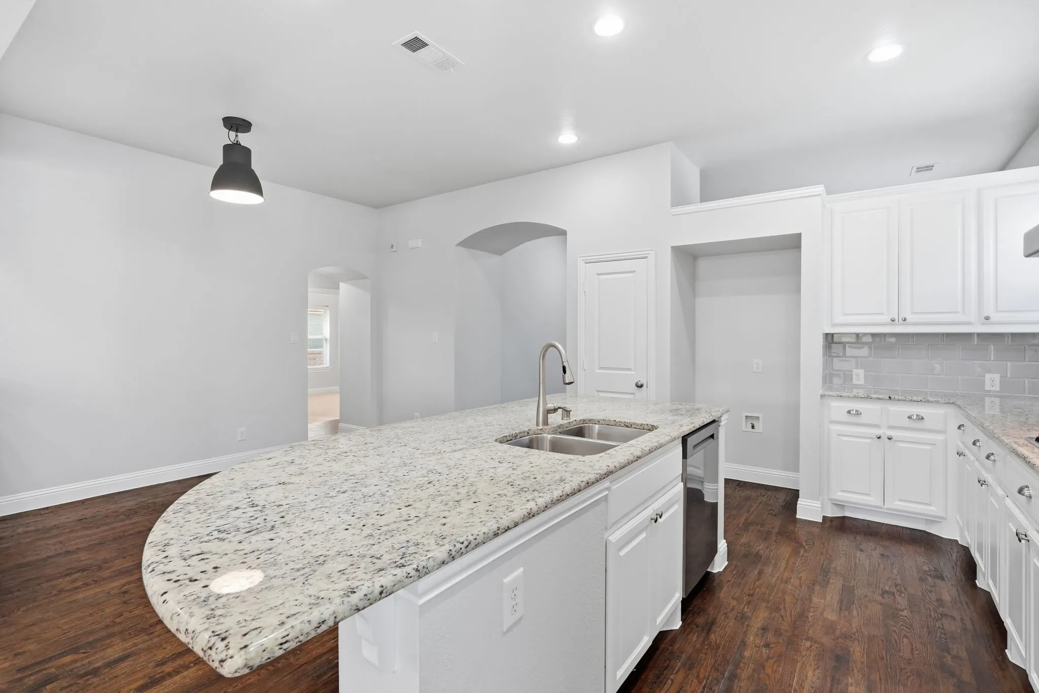 Single Family Residence For Sale in Denton County , 1529 8th Street, Argyle, Texas 76226, 3 Bedroom, 3 Bathroom, 2 Garage spaces, 2,296 Sqft, built in 2015, mls#21374317, Real Estate Agent in Argyle, Homes For Sale in Denton county, Homes For Sale in Argyle, Realtor in Argyle Texas, Real Estate Brokerage Independent Realty Texas, Luminita Cordes Realtor
