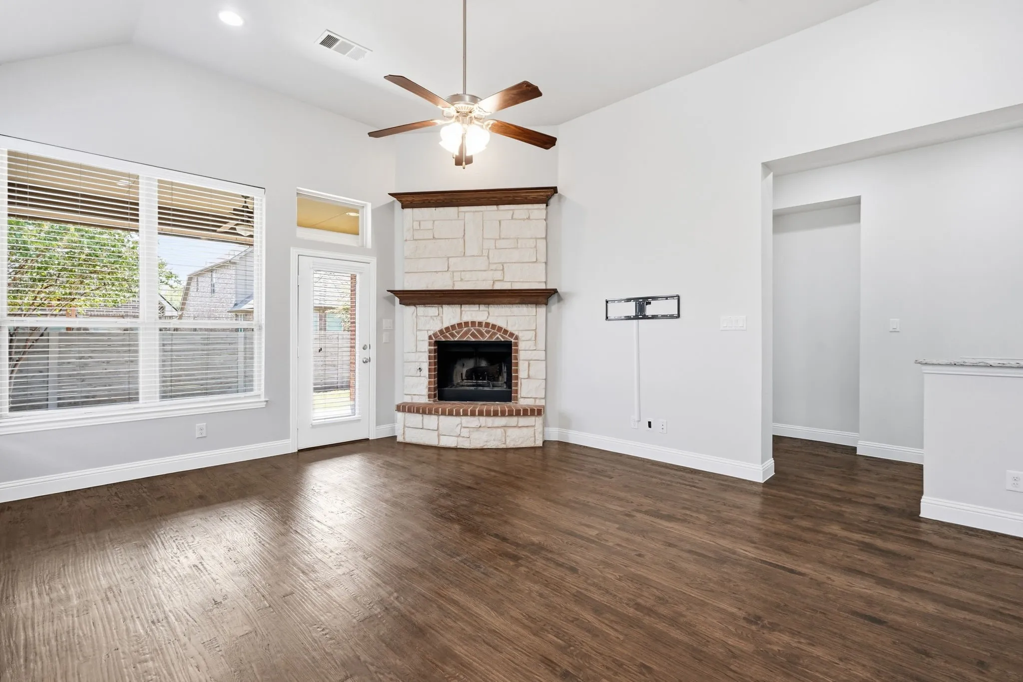 Single Family Residence For Sale in Denton County , 1529 8th Street, Argyle, Texas 76226, 3 Bedroom, 3 Bathroom, 2 Garage spaces, 2,296 Sqft, built in 2015, mls#21374317, Real Estate Agent in Argyle, Homes For Sale in Denton county, Homes For Sale in Argyle, Realtor in Argyle Texas, Real Estate Brokerage Independent Realty Texas, Luminita Cordes Realtor