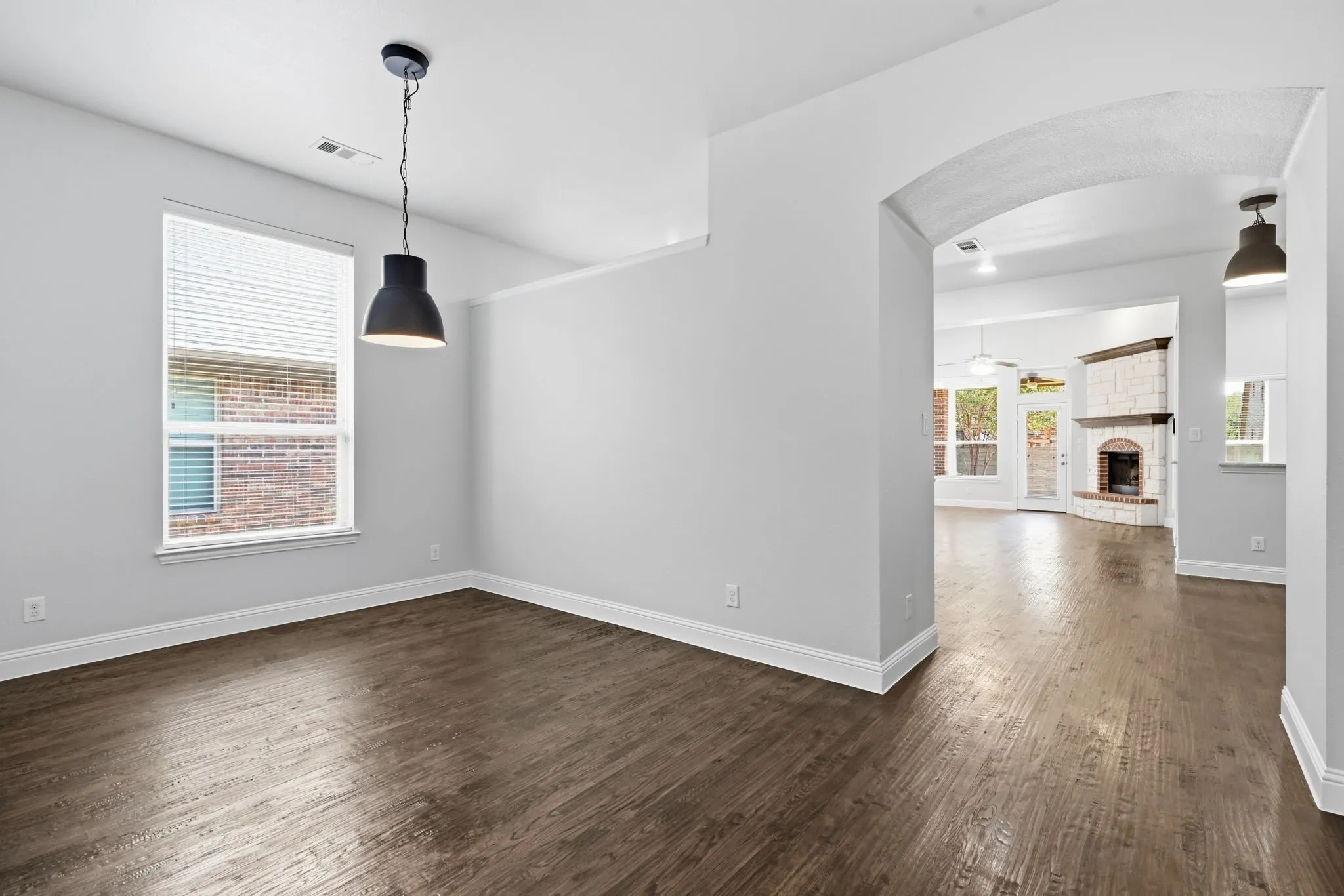 Single Family Residence For Sale in Denton County , 1529 8th Street, Argyle, Texas 76226, 3 Bedroom, 3 Bathroom, 2 Garage spaces, 2,296 Sqft, built in 2015, mls#21374317, Real Estate Agent in Argyle, Homes For Sale in Denton county, Homes For Sale in Argyle, Realtor in Argyle Texas, Real Estate Brokerage Independent Realty Texas, Luminita Cordes Realtor