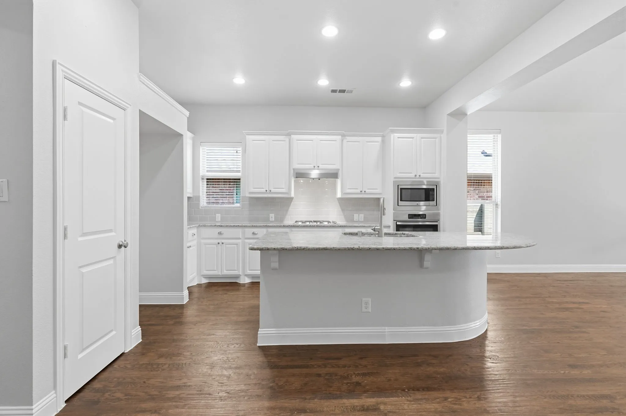 Single Family Residence For Sale in Denton County , 1529 8th Street, Argyle, Texas 76226, 3 Bedroom, 3 Bathroom, 2 Garage spaces, 2,296 Sqft, built in 2015, mls#21374317, Real Estate Agent in Argyle, Homes For Sale in Denton county, Homes For Sale in Argyle, Realtor in Argyle Texas, Real Estate Brokerage Independent Realty Texas, Luminita Cordes Realtor
