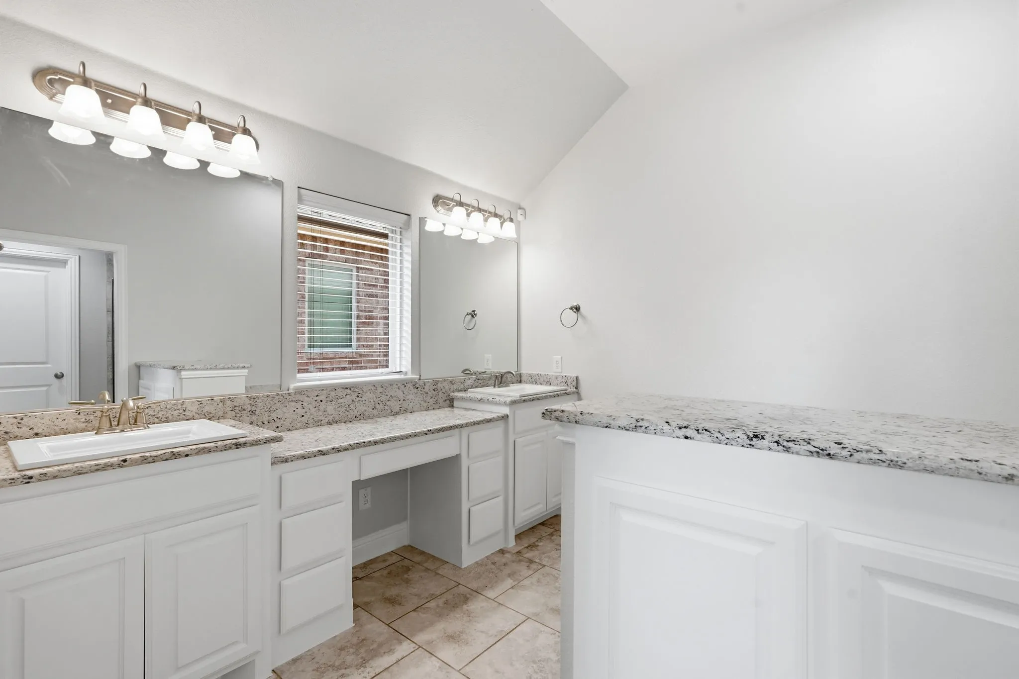 Single Family Residence For Sale in Denton County , 1529 8th Street, Argyle, Texas 76226, 3 Bedroom, 3 Bathroom, 2 Garage spaces, 2,296 Sqft, built in 2015, mls#21374317, Real Estate Agent in Argyle, Homes For Sale in Denton county, Homes For Sale in Argyle, Realtor in Argyle Texas, Real Estate Brokerage Independent Realty Texas, Luminita Cordes Realtor