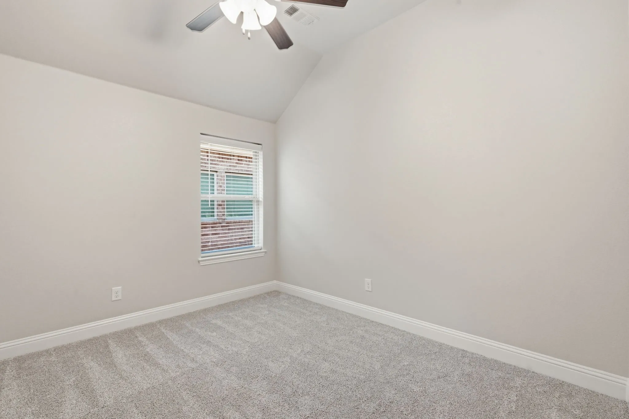 Single Family Residence For Sale in Denton County , 1529 8th Street, Argyle, Texas 76226, 3 Bedroom, 3 Bathroom, 2 Garage spaces, 2,296 Sqft, built in 2015, mls#21374317, Real Estate Agent in Argyle, Homes For Sale in Denton county, Homes For Sale in Argyle, Realtor in Argyle Texas, Real Estate Brokerage Independent Realty Texas, Luminita Cordes Realtor