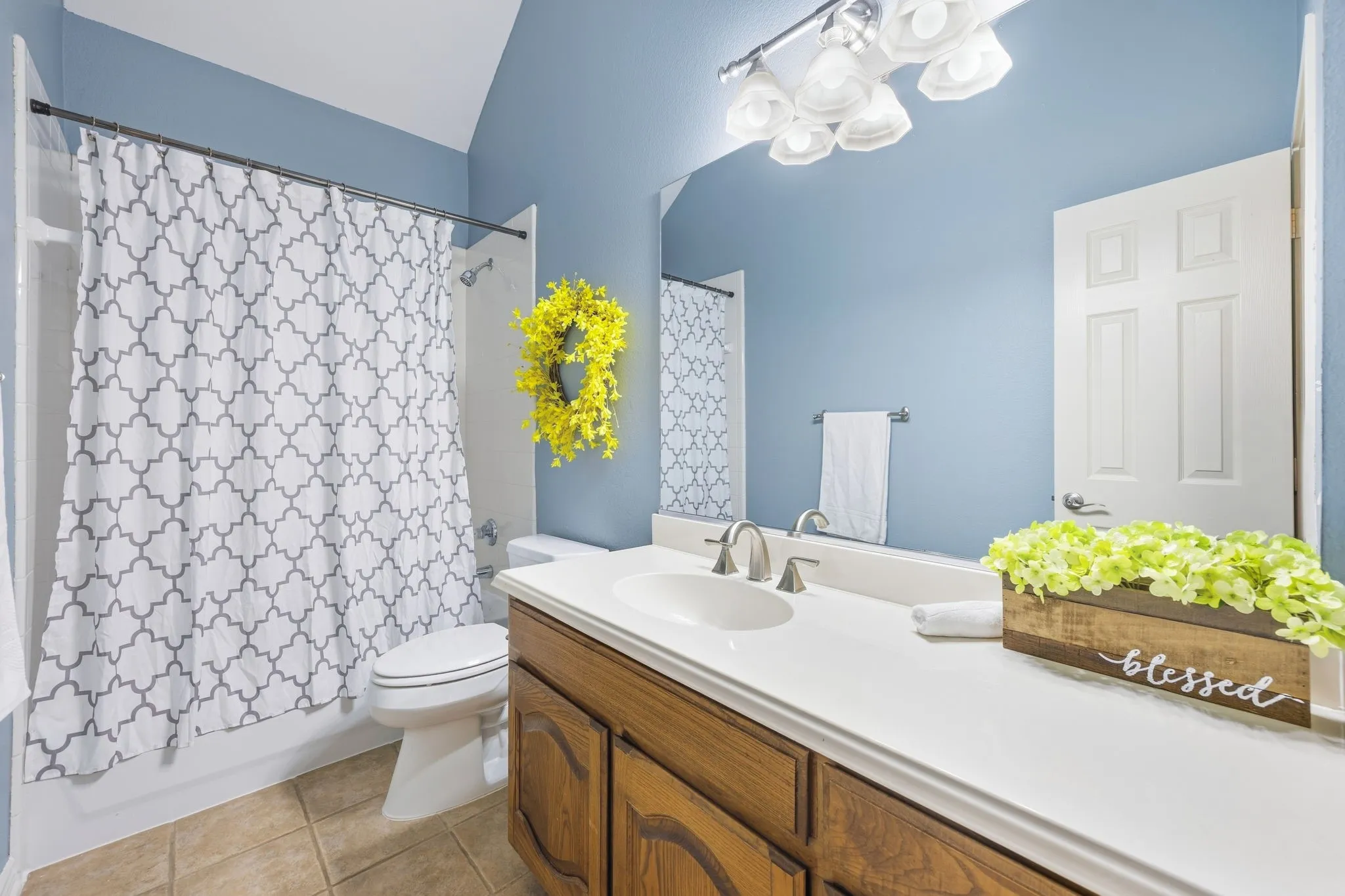 Full Guest Bathroom