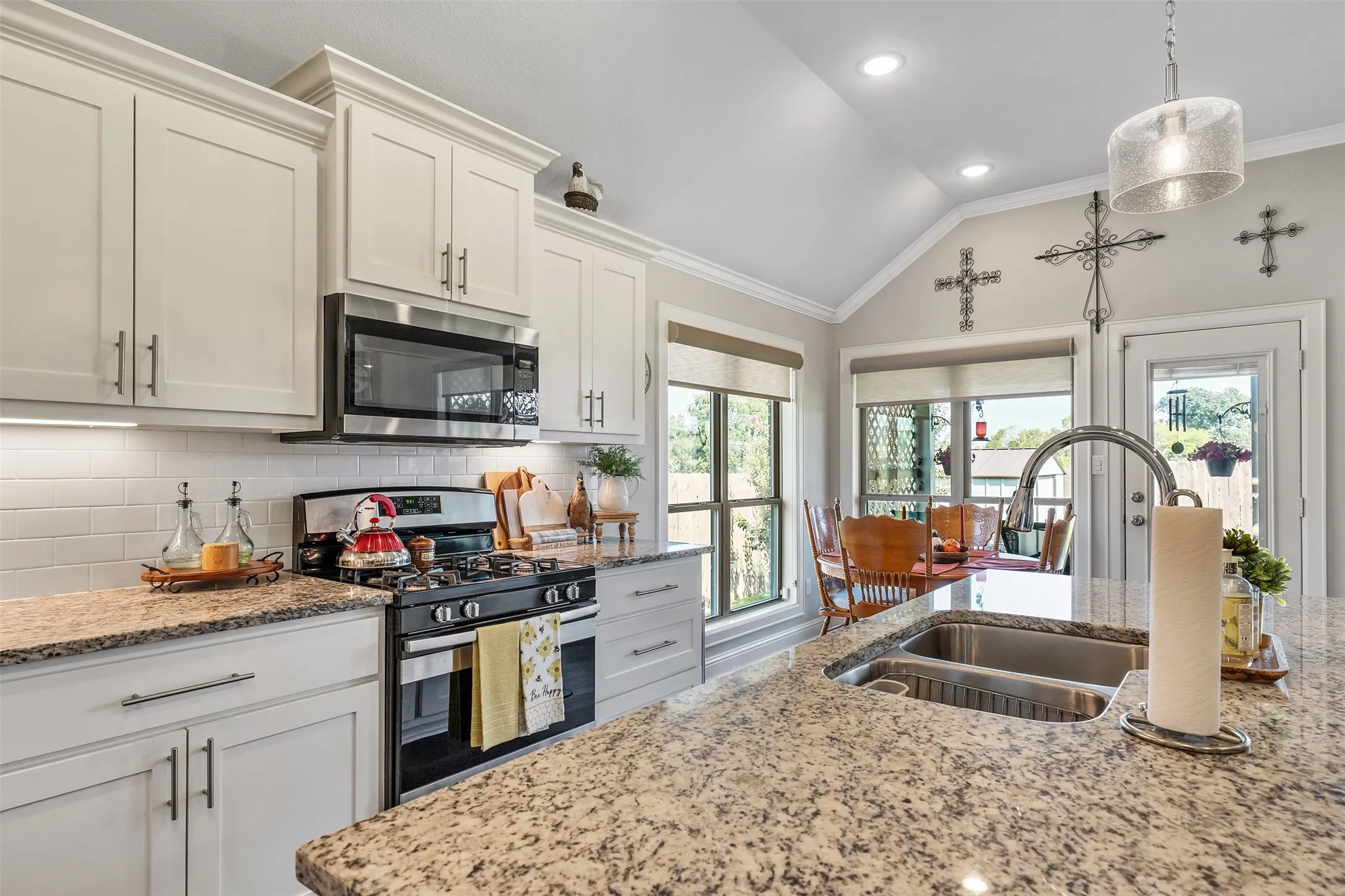 Single Family Residence For Sale in Smith County , 12764 Meadowbrook, Tyler, Texas 75709, 3 Bedroom, 2 Bathroom, 2 Garage spaces, 1,660 Sqft, built in 2020, mls#21376565, Real Estate Agent in Tyler, Homes For Sale in Smith county, Homes For Sale in Tyler, Realtor in Tyler Texas, Real Estate Brokerage Independent Realty Texas, Luminita Cordes Realtor