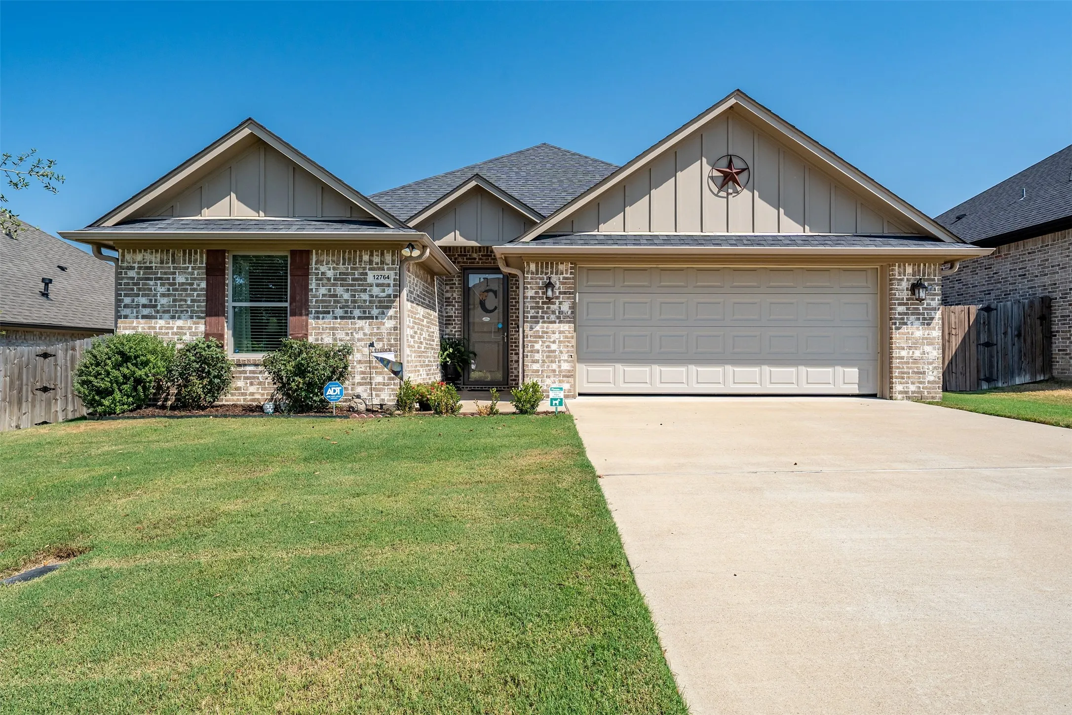 Single Family Residence For Sale in Smith County , 12764 Meadowbrook, Tyler, Texas 75709, 3 Bedroom, 2 Bathroom, 2 Garage spaces, 1,660 Sqft, built in 2020, mls#21376565, Real Estate Agent in Tyler, Homes For Sale in Smith county, Homes For Sale in Tyler, Realtor in Tyler Texas, Real Estate Brokerage Independent Realty Texas, Luminita Cordes Realtor