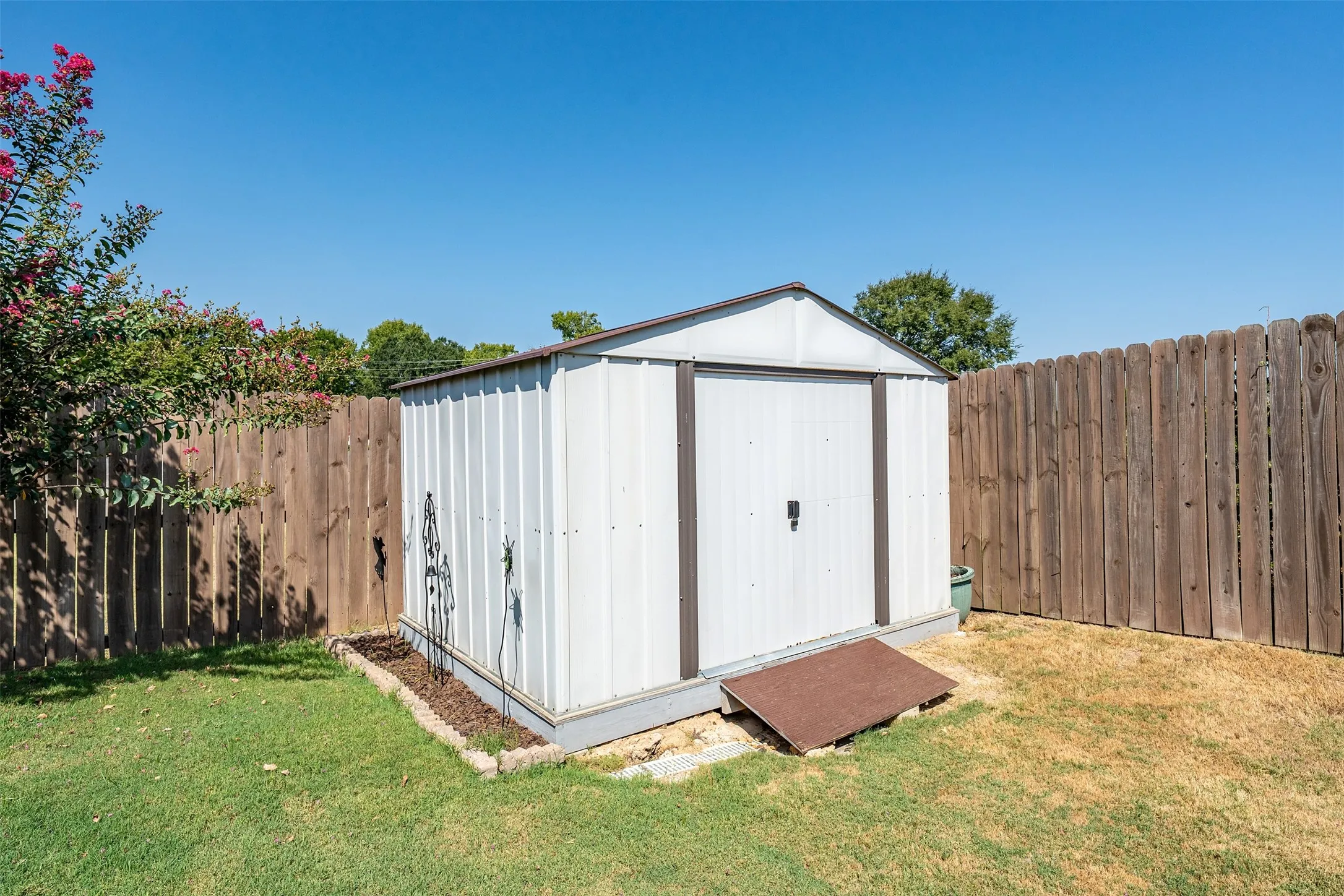 Single Family Residence For Sale in Smith County , 12764 Meadowbrook, Tyler, Texas 75709, 3 Bedroom, 2 Bathroom, 2 Garage spaces, 1,660 Sqft, built in 2020, mls#21376565, Real Estate Agent in Tyler, Homes For Sale in Smith county, Homes For Sale in Tyler, Realtor in Tyler Texas, Real Estate Brokerage Independent Realty Texas, Luminita Cordes Realtor