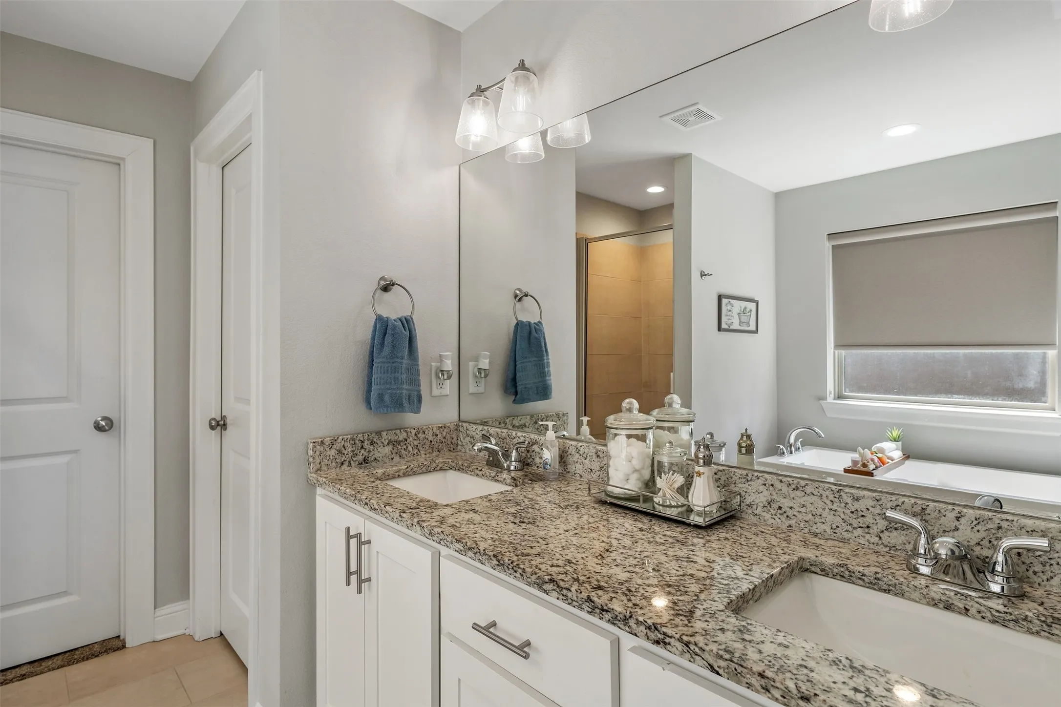 Single Family Residence For Sale in Smith County , 12764 Meadowbrook, Tyler, Texas 75709, 3 Bedroom, 2 Bathroom, 2 Garage spaces, 1,660 Sqft, built in 2020, mls#21376565, Real Estate Agent in Tyler, Homes For Sale in Smith county, Homes For Sale in Tyler, Realtor in Tyler Texas, Real Estate Brokerage Independent Realty Texas, Luminita Cordes Realtor
