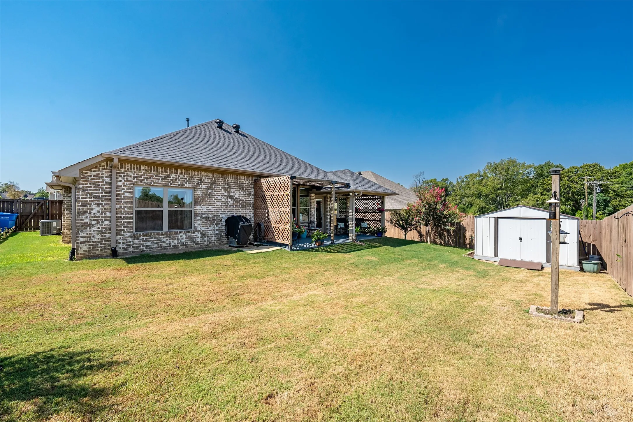 Single Family Residence For Sale in Smith County , 12764 Meadowbrook, Tyler, Texas 75709, 3 Bedroom, 2 Bathroom, 2 Garage spaces, 1,660 Sqft, built in 2020, mls#21376565, Real Estate Agent in Tyler, Homes For Sale in Smith county, Homes For Sale in Tyler, Realtor in Tyler Texas, Real Estate Brokerage Independent Realty Texas, Luminita Cordes Realtor