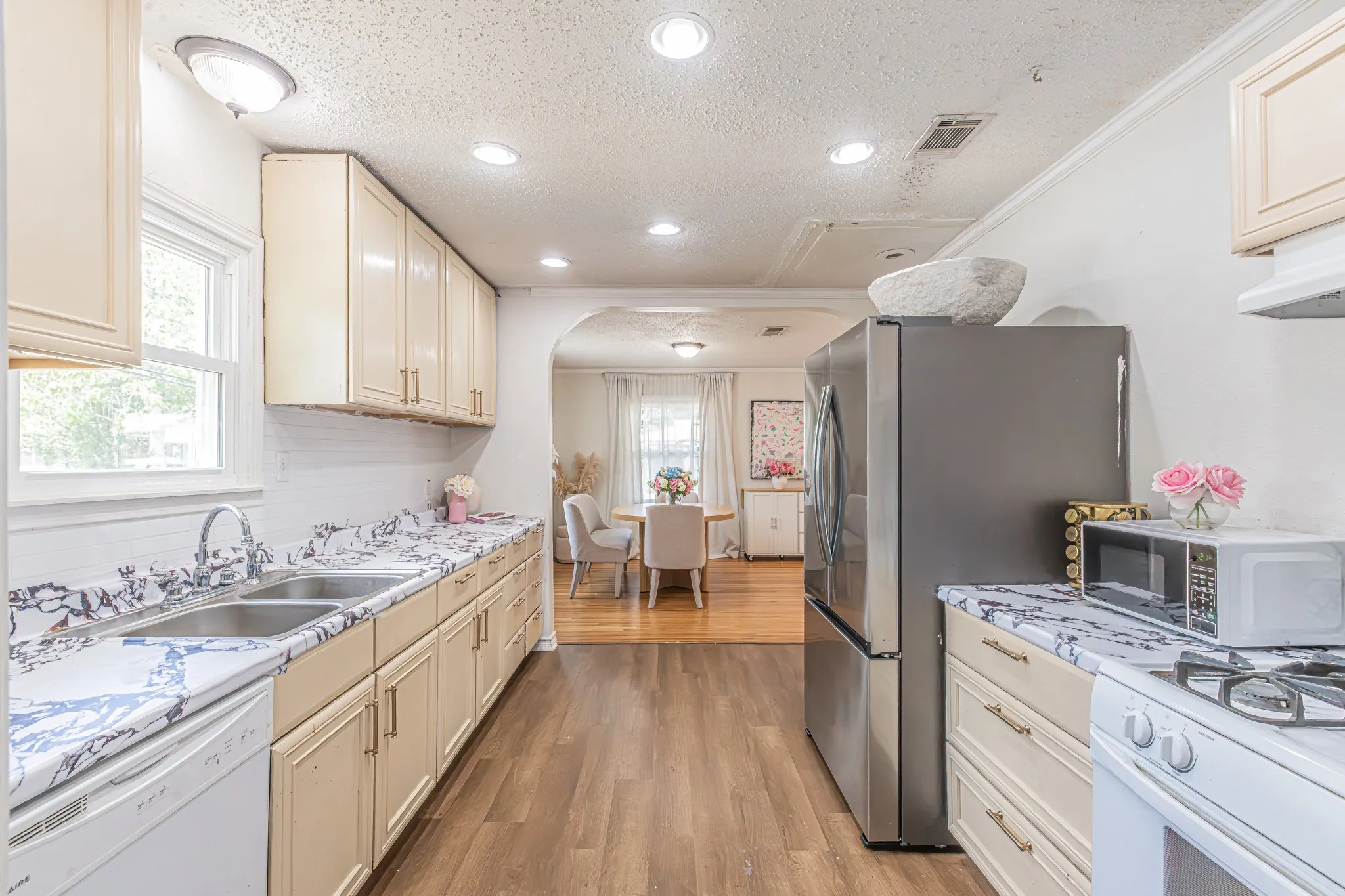 Single Family Residence For Sale in Tarrant County , 5761 Tracyne Drive, Westworth Village, Texas 76114, 3 Bedroom, 1 Bathroom, 2 Garage spaces, 1,354 Sqft, built in 1953, mls#21375715, Real Estate Agent in Westworth Village, Homes For Sale in Tarrant county, Homes For Sale in Westworth Village, Realtor in Westworth Village Texas, Real Estate Brokerage Independent Realty Texas, Luminita Cordes Realtor