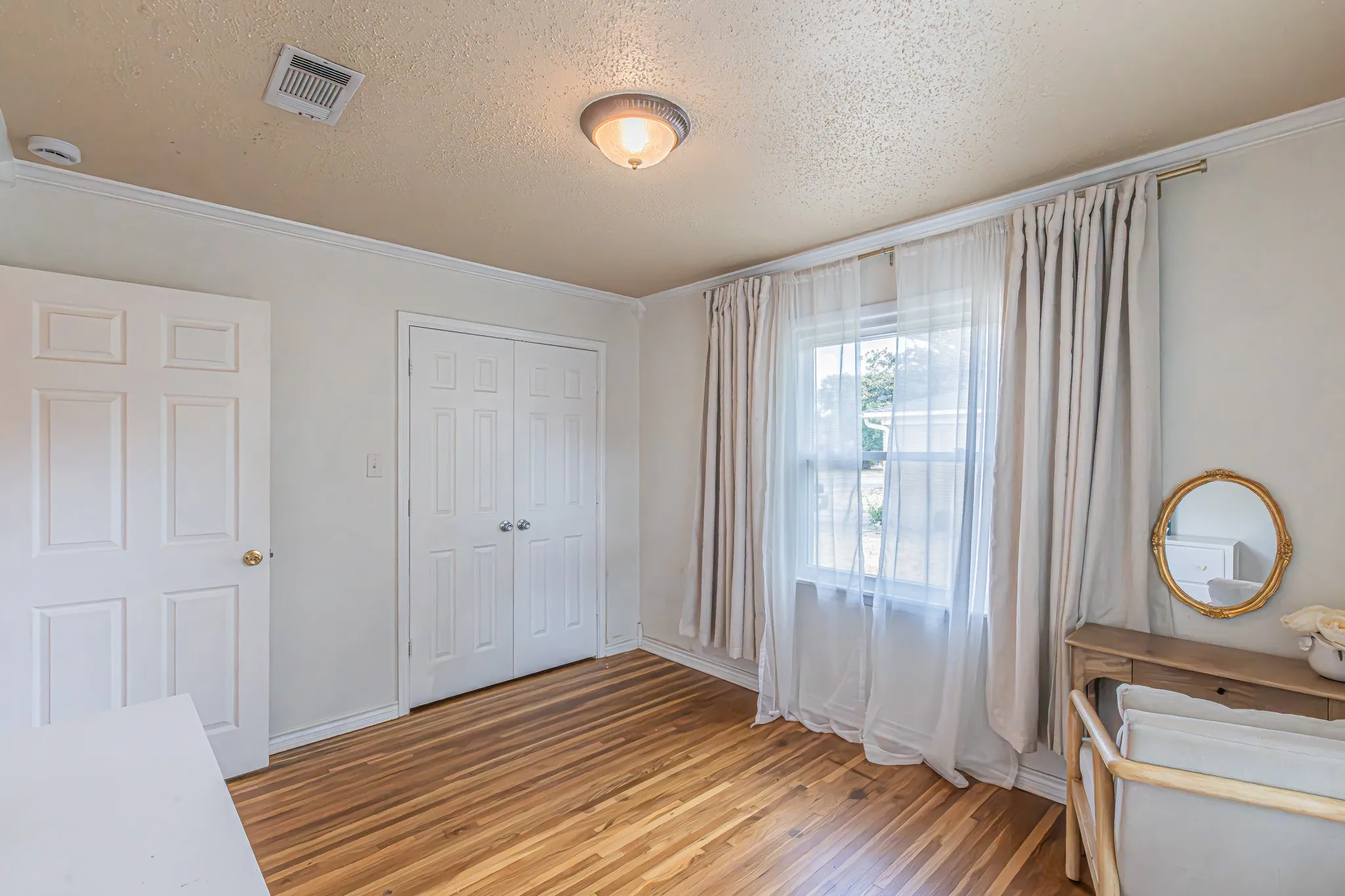 Single Family Residence For Sale in Tarrant County , 5761 Tracyne Drive, Westworth Village, Texas 76114, 3 Bedroom, 1 Bathroom, 2 Garage spaces, 1,354 Sqft, built in 1953, mls#21375715, Real Estate Agent in Westworth Village, Homes For Sale in Tarrant county, Homes For Sale in Westworth Village, Realtor in Westworth Village Texas, Real Estate Brokerage Independent Realty Texas, Luminita Cordes Realtor