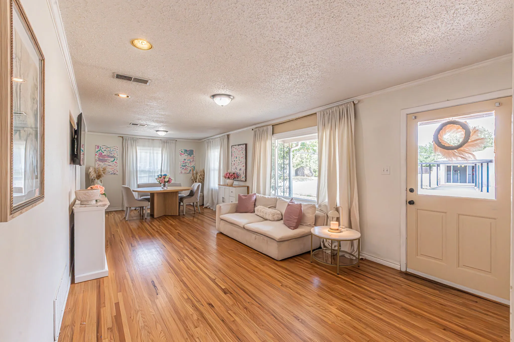 Single Family Residence For Sale in Tarrant County , 5761 Tracyne Drive, Westworth Village, Texas 76114, 3 Bedroom, 1 Bathroom, 2 Garage spaces, 1,354 Sqft, built in 1953, mls#21375715, Real Estate Agent in Westworth Village, Homes For Sale in Tarrant county, Homes For Sale in Westworth Village, Realtor in Westworth Village Texas, Real Estate Brokerage Independent Realty Texas, Luminita Cordes Realtor