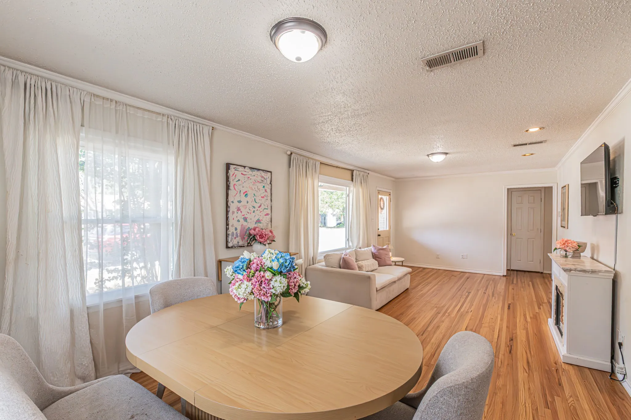 Single Family Residence For Sale in Tarrant County , 5761 Tracyne Drive, Westworth Village, Texas 76114, 3 Bedroom, 1 Bathroom, 2 Garage spaces, 1,354 Sqft, built in 1953, mls#21375715, Real Estate Agent in Westworth Village, Homes For Sale in Tarrant county, Homes For Sale in Westworth Village, Realtor in Westworth Village Texas, Real Estate Brokerage Independent Realty Texas, Luminita Cordes Realtor