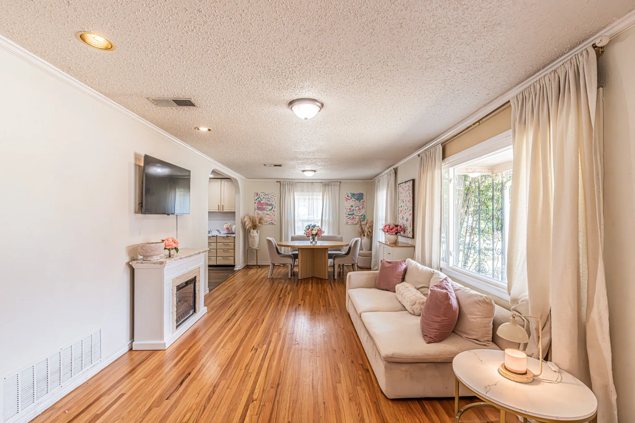 Single Family Residence For Sale in Tarrant County , 5761 Tracyne Drive, Westworth Village, Texas 76114, 3 Bedroom, 1 Bathroom, 2 Garage spaces, 1,354 Sqft, built in 1953, mls#21375715, Real Estate Agent in Westworth Village, Homes For Sale in Tarrant county, Homes For Sale in Westworth Village, Realtor in Westworth Village Texas, Real Estate Brokerage Independent Realty Texas, Luminita Cordes Realtor