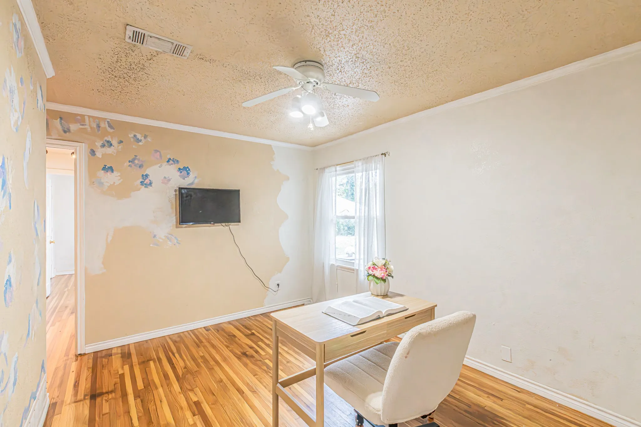 Single Family Residence For Sale in Tarrant County , 5761 Tracyne Drive, Westworth Village, Texas 76114, 3 Bedroom, 1 Bathroom, 2 Garage spaces, 1,354 Sqft, built in 1953, mls#21375715, Real Estate Agent in Westworth Village, Homes For Sale in Tarrant county, Homes For Sale in Westworth Village, Realtor in Westworth Village Texas, Real Estate Brokerage Independent Realty Texas, Luminita Cordes Realtor