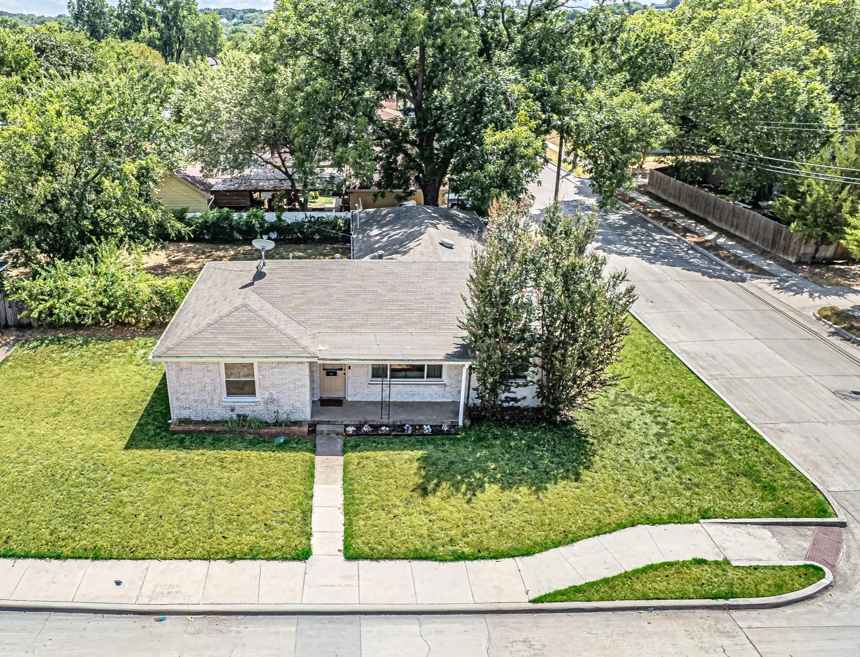 Single Family Residence For Sale in Tarrant County , 5761 Tracyne Drive, Westworth Village, Texas 76114, 3 Bedroom, 1 Bathroom, 2 Garage spaces, 1,354 Sqft, built in 1953, mls#21375715, Real Estate Agent in Westworth Village, Homes For Sale in Tarrant county, Homes For Sale in Westworth Village, Realtor in Westworth Village Texas, Real Estate Brokerage Independent Realty Texas, Luminita Cordes Realtor