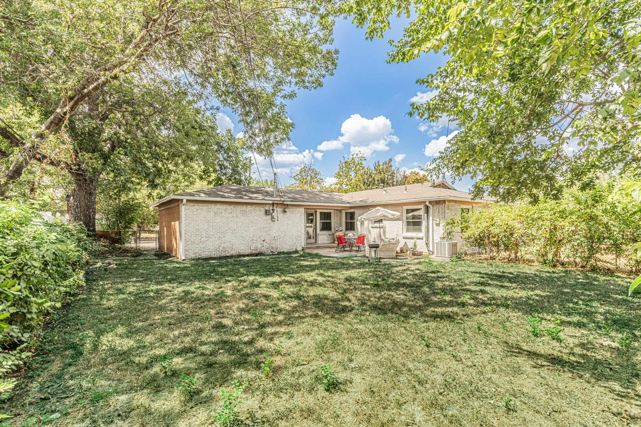 Single Family Residence For Sale in Tarrant County , 5761 Tracyne Drive, Westworth Village, Texas 76114, 3 Bedroom, 1 Bathroom, 2 Garage spaces, 1,354 Sqft, built in 1953, mls#21375715, Real Estate Agent in Westworth Village, Homes For Sale in Tarrant county, Homes For Sale in Westworth Village, Realtor in Westworth Village Texas, Real Estate Brokerage Independent Realty Texas, Luminita Cordes Realtor