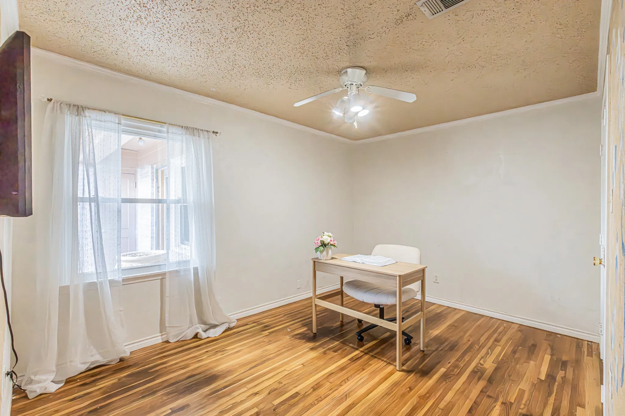 Single Family Residence For Sale in Tarrant County , 5761 Tracyne Drive, Westworth Village, Texas 76114, 3 Bedroom, 1 Bathroom, 2 Garage spaces, 1,354 Sqft, built in 1953, mls#21375715, Real Estate Agent in Westworth Village, Homes For Sale in Tarrant county, Homes For Sale in Westworth Village, Realtor in Westworth Village Texas, Real Estate Brokerage Independent Realty Texas, Luminita Cordes Realtor