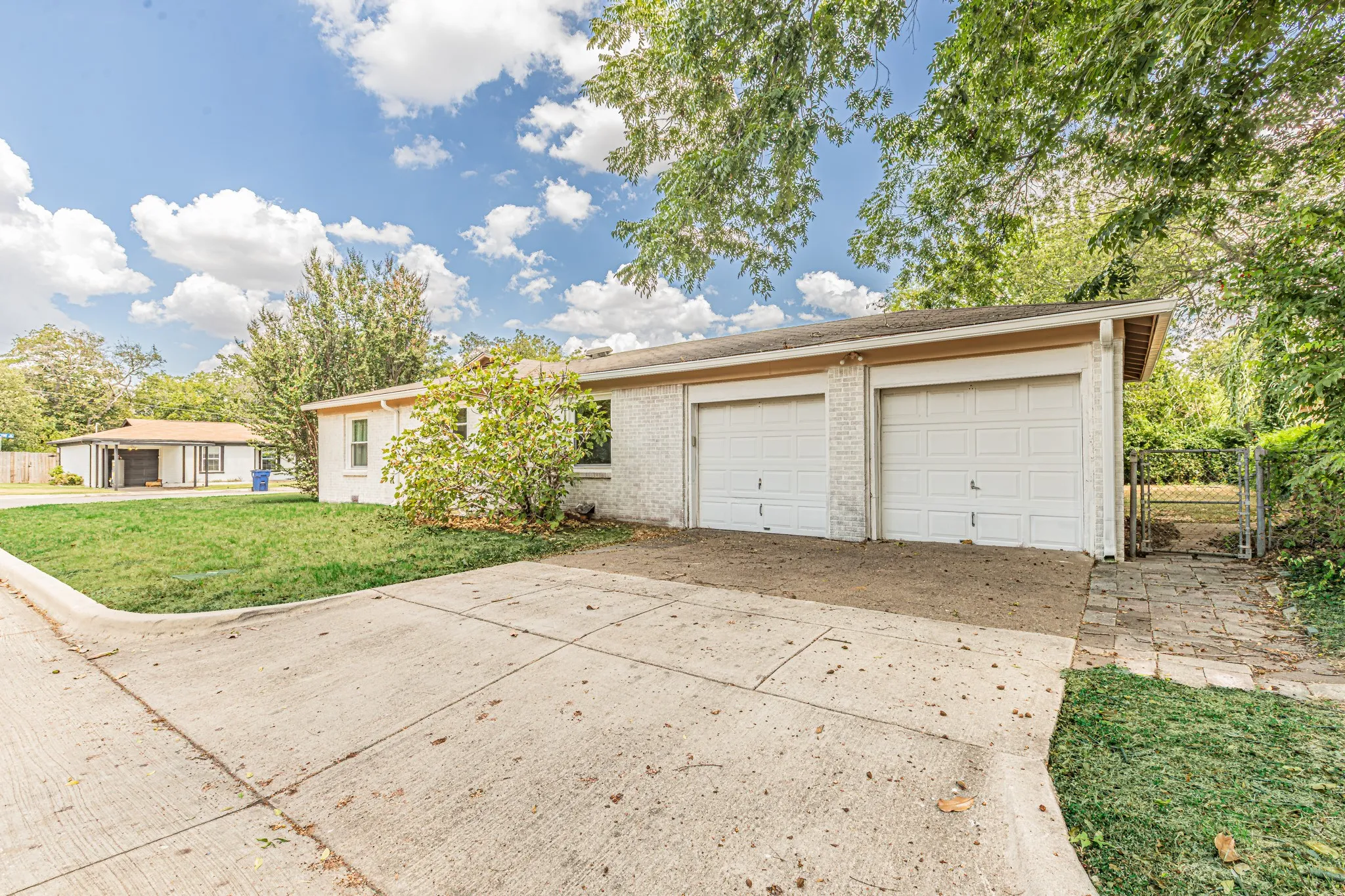 Single Family Residence For Sale in Tarrant County , 5761 Tracyne Drive, Westworth Village, Texas 76114, 3 Bedroom, 1 Bathroom, 2 Garage spaces, 1,354 Sqft, built in 1953, mls#21375715, Real Estate Agent in Westworth Village, Homes For Sale in Tarrant county, Homes For Sale in Westworth Village, Realtor in Westworth Village Texas, Real Estate Brokerage Independent Realty Texas, Luminita Cordes Realtor