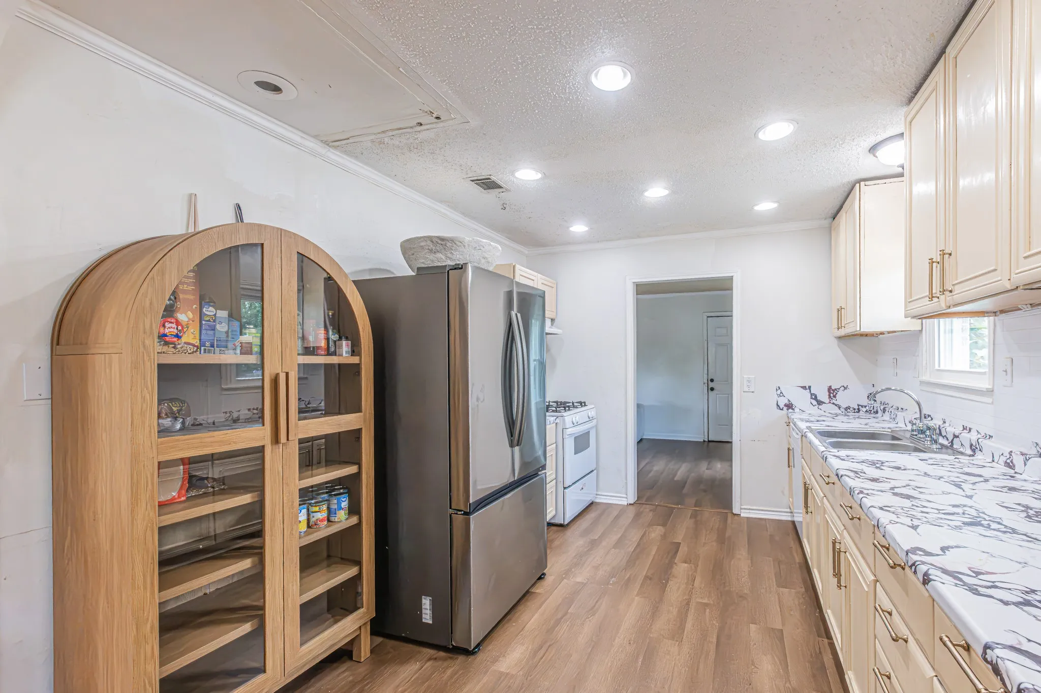 Single Family Residence For Sale in Tarrant County , 5761 Tracyne Drive, Westworth Village, Texas 76114, 3 Bedroom, 1 Bathroom, 2 Garage spaces, 1,354 Sqft, built in 1953, mls#21375715, Real Estate Agent in Westworth Village, Homes For Sale in Tarrant county, Homes For Sale in Westworth Village, Realtor in Westworth Village Texas, Real Estate Brokerage Independent Realty Texas, Luminita Cordes Realtor