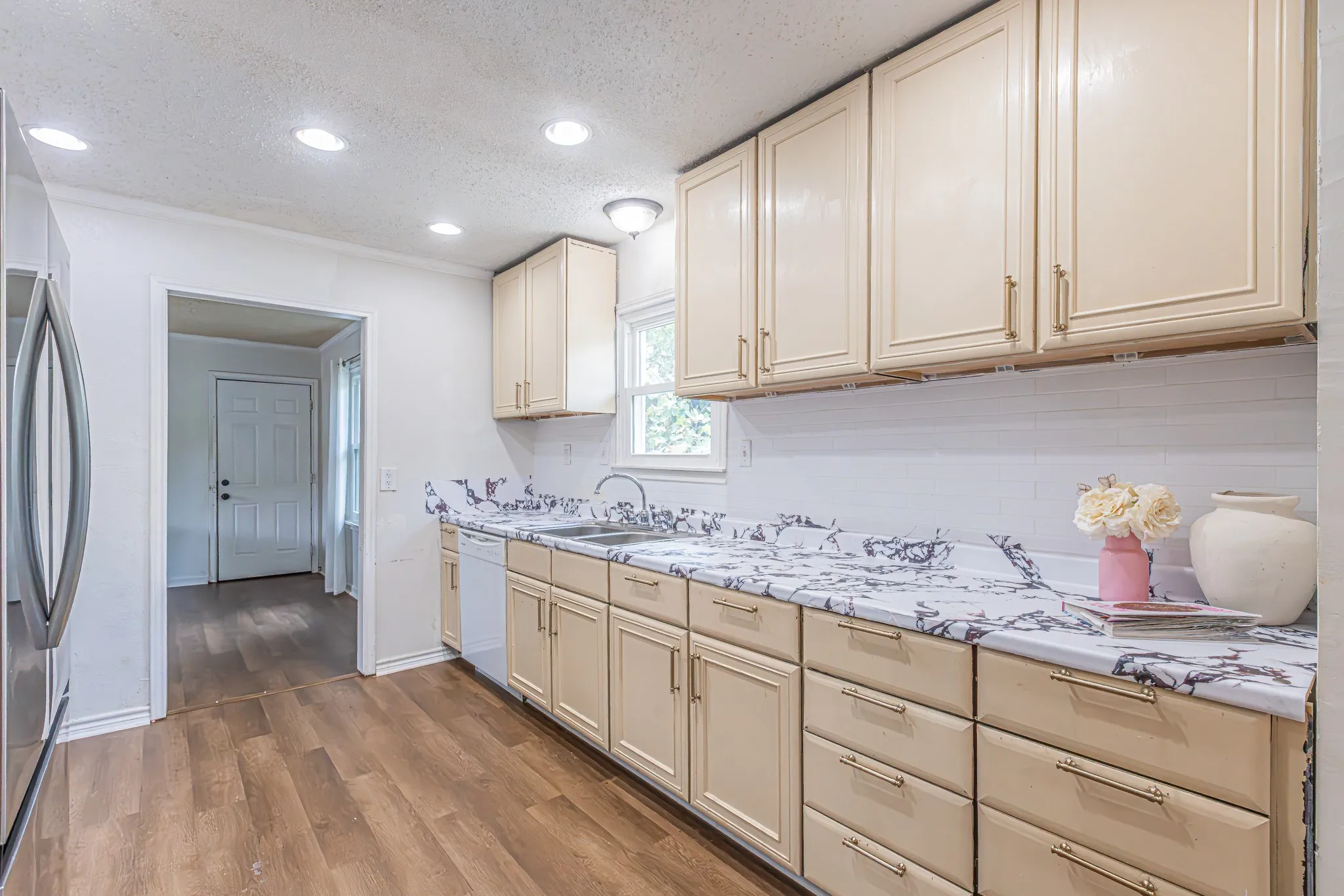 Single Family Residence For Sale in Tarrant County , 5761 Tracyne Drive, Westworth Village, Texas 76114, 3 Bedroom, 1 Bathroom, 2 Garage spaces, 1,354 Sqft, built in 1953, mls#21375715, Real Estate Agent in Westworth Village, Homes For Sale in Tarrant county, Homes For Sale in Westworth Village, Realtor in Westworth Village Texas, Real Estate Brokerage Independent Realty Texas, Luminita Cordes Realtor
